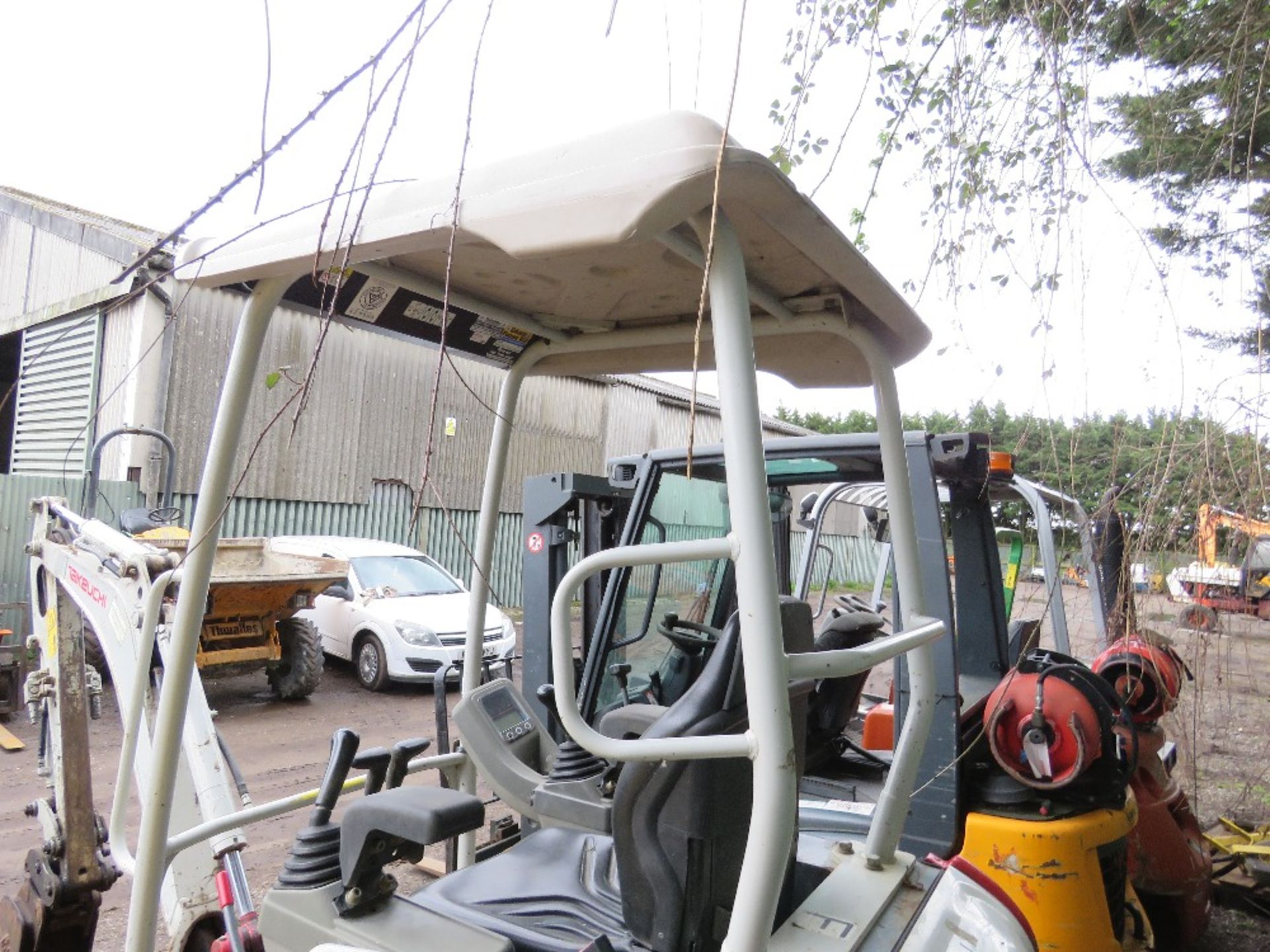 TAKEUCHI TB216 RUBBER TRACKED MINI EXCAVATOR YEAR 2020 BUILD. WITH ONE BUCKET, EXPANDING TRACKS SN - Image 11 of 12