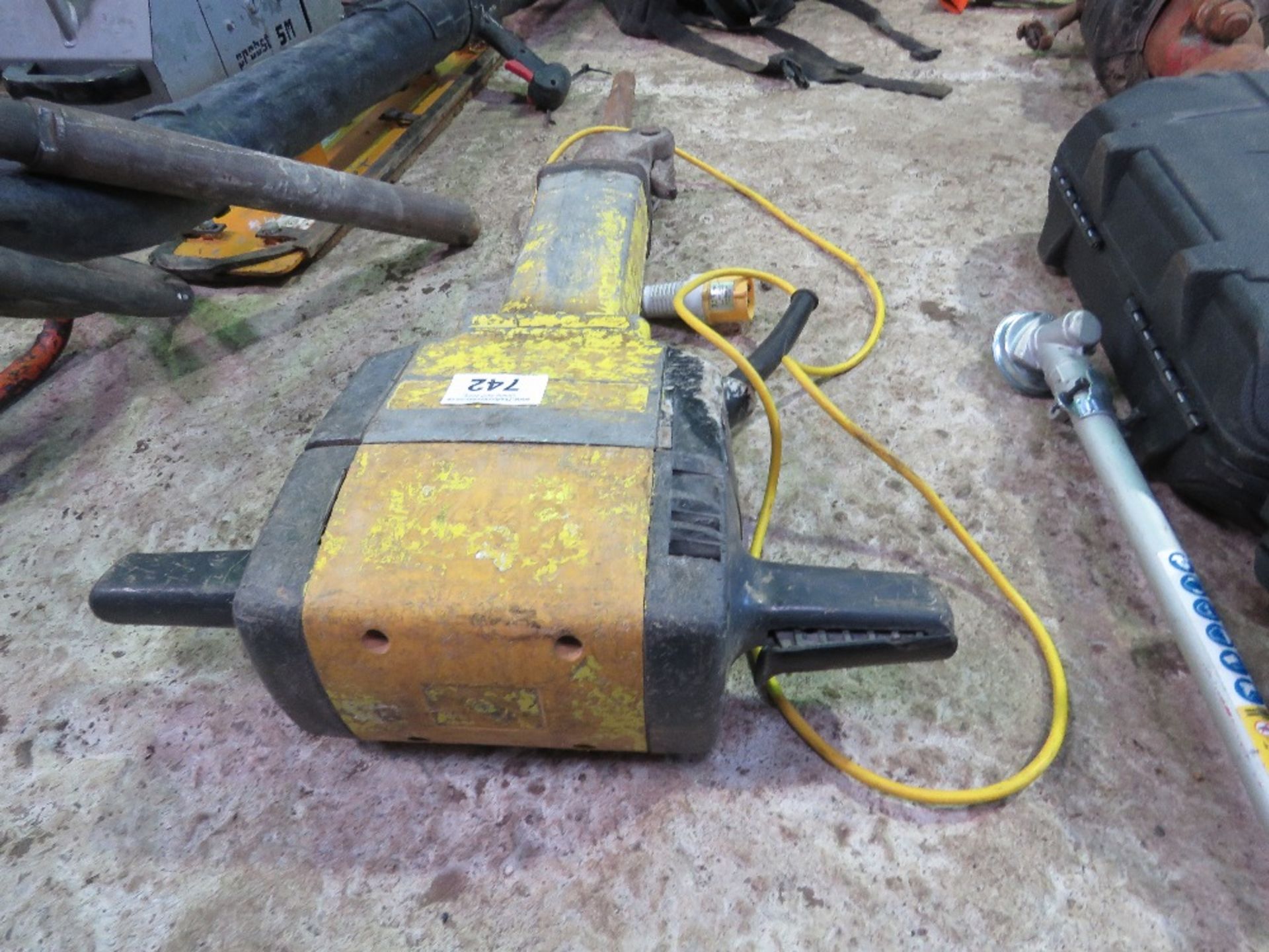 HEAVY DUTY UPRIGHT BREAKER DRILL, 110VOLT. - Image 2 of 4