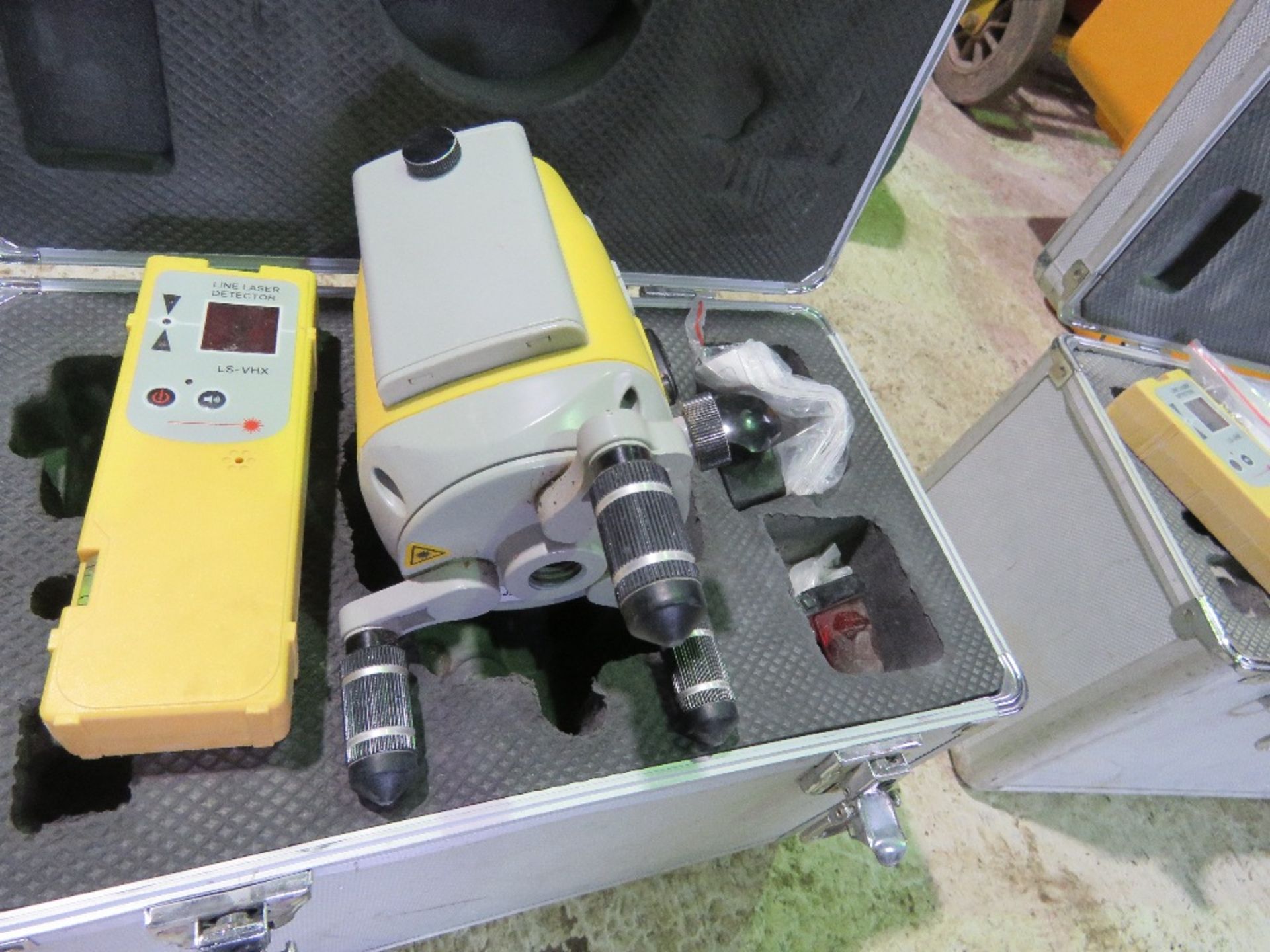 MULTILINE LASER LEVEL IN A CASE. DIRECT FROM LOCAL COMPANY. - Image 4 of 4