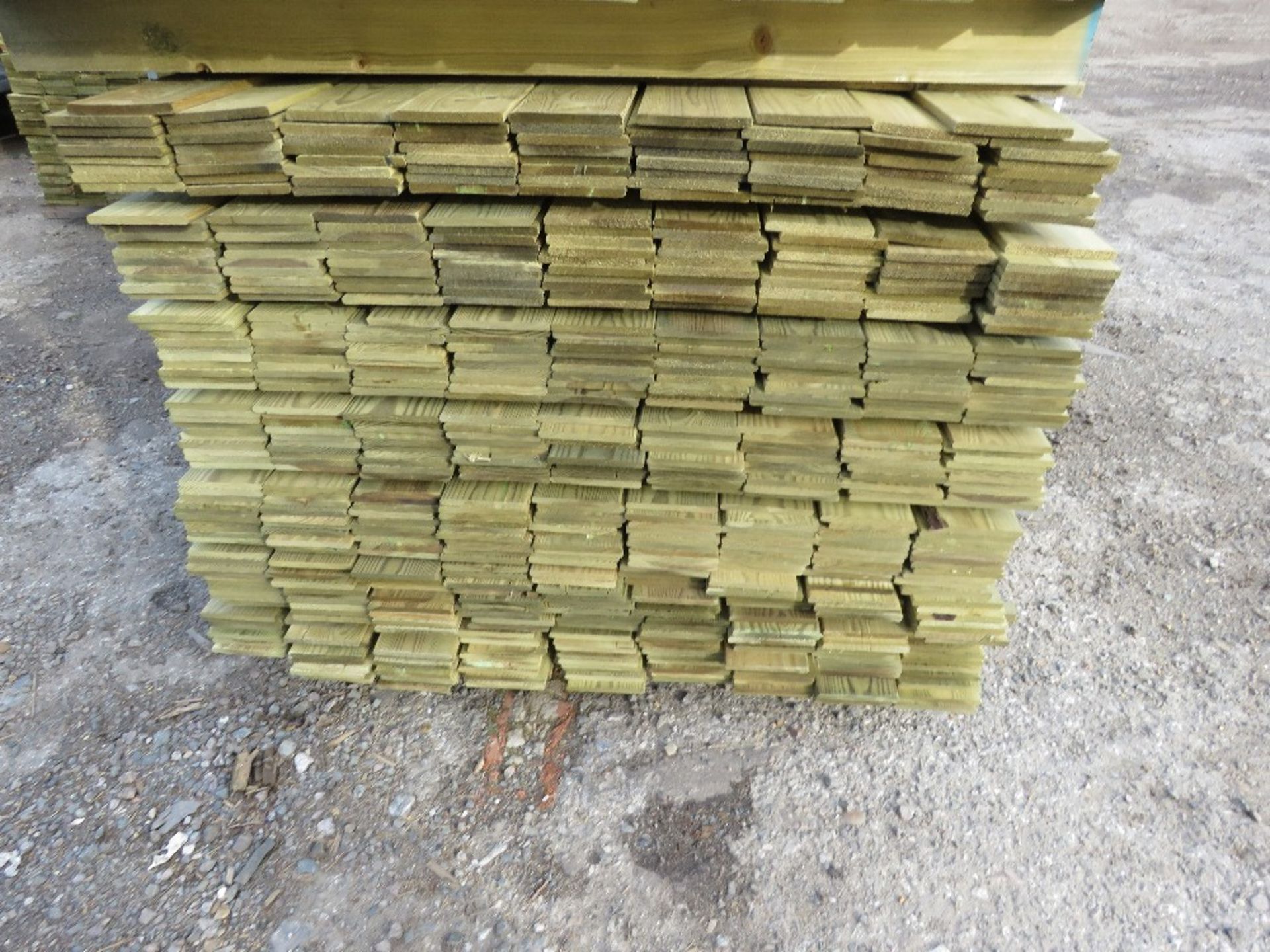 LARGE PACK OF PRESSURE TREATED HIT AND MISS TIMBER CLADDING BOARDS. 1.75M LENGTH X 100MM WIDTH APPRO - Image 2 of 3