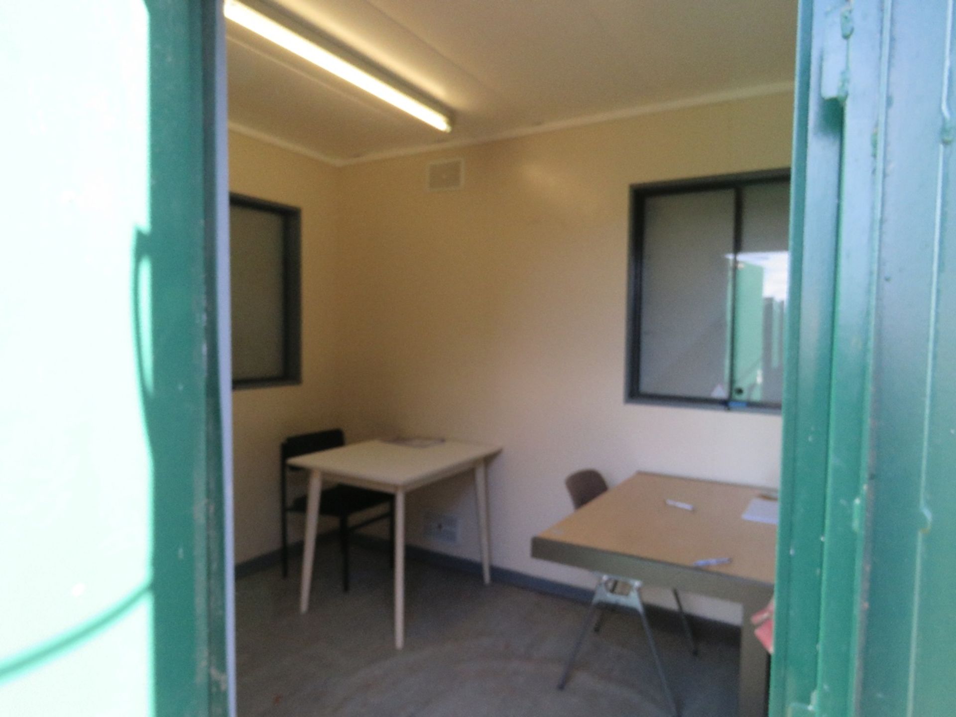 PORTABLE SITE OFFICE 24FT X 8FT APPROX OPEN PLAN AS SHOWN.. INCLUDES SOME FURNITURE. BEING SOLD ON B - Image 2 of 7