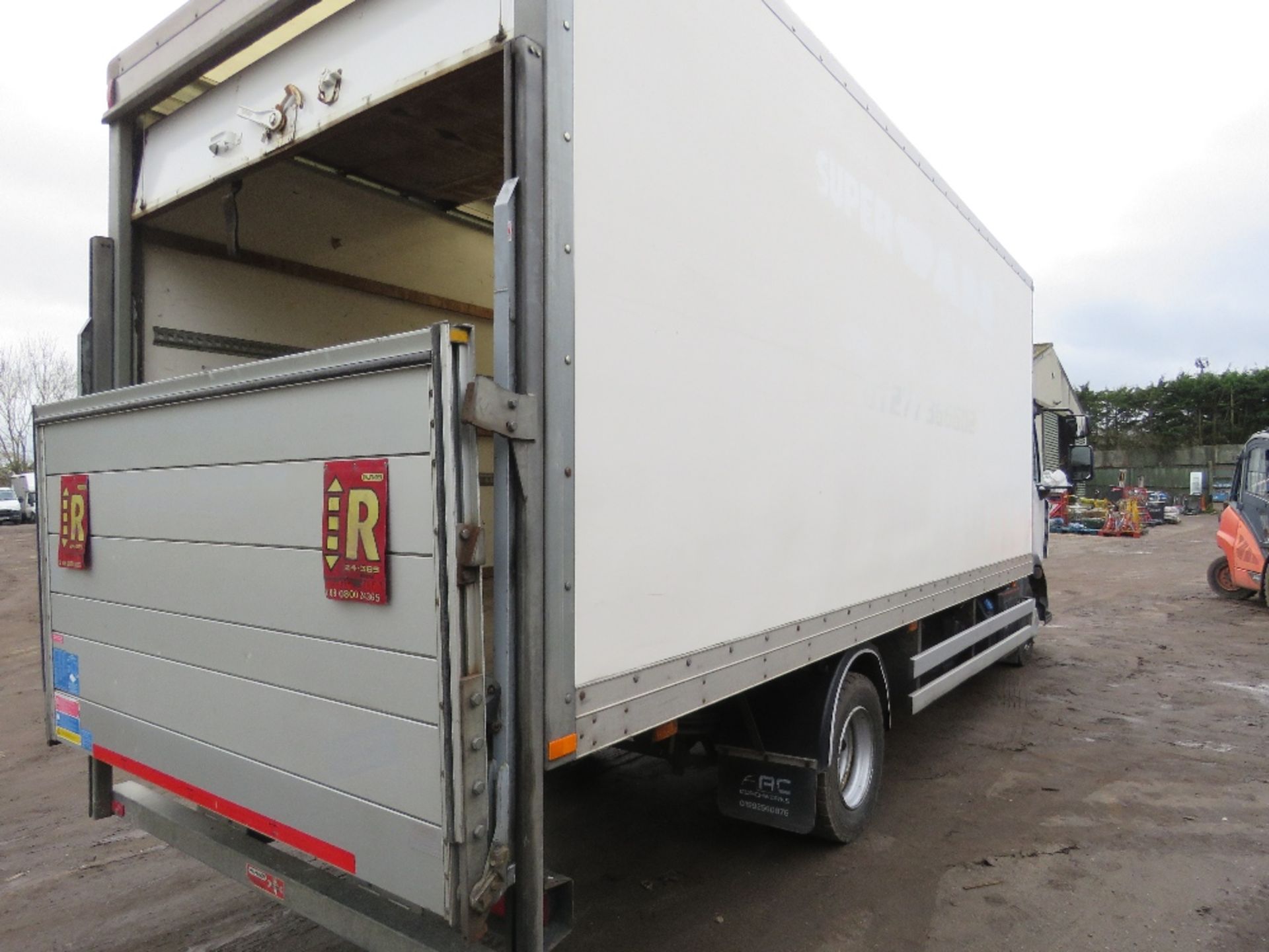 RENAULT D75 BOX LORRY REG:KE19 VVN. 7500KG RATED, DIRECT FROM LOCAL COMPANY WHO ARE SELLING DUE TO A - Image 9 of 16
