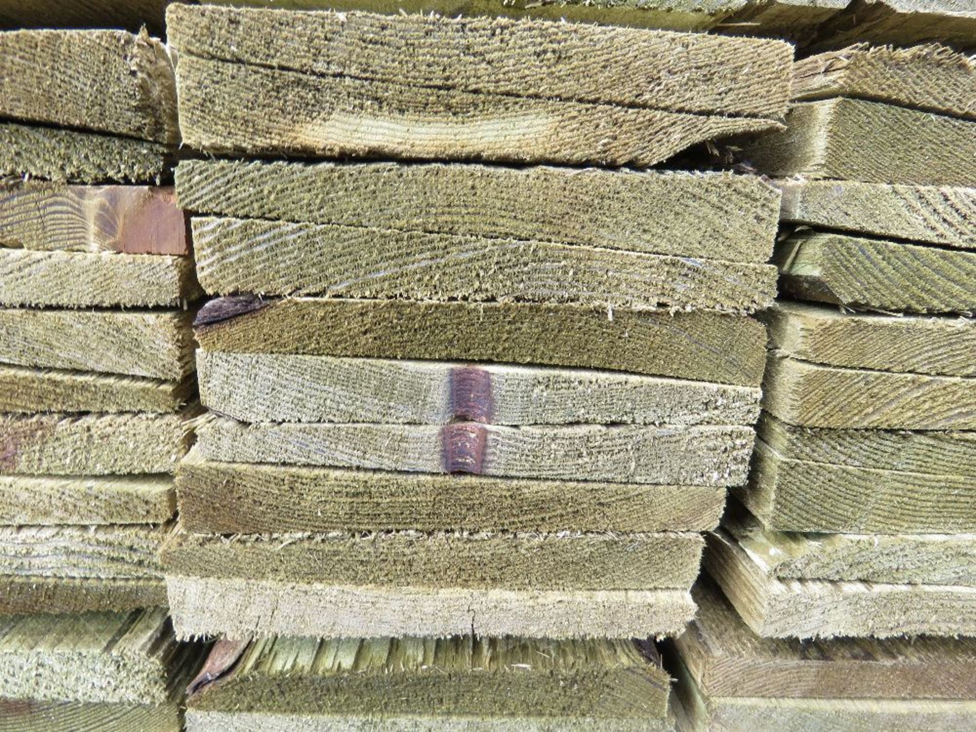 LARGE PACK OF TREATED FEATHER EDGE FENCE CLADDING TIMBER BOARDS. 1.50M LENGTH X 100MM WIDTH APPROX. - Image 3 of 3