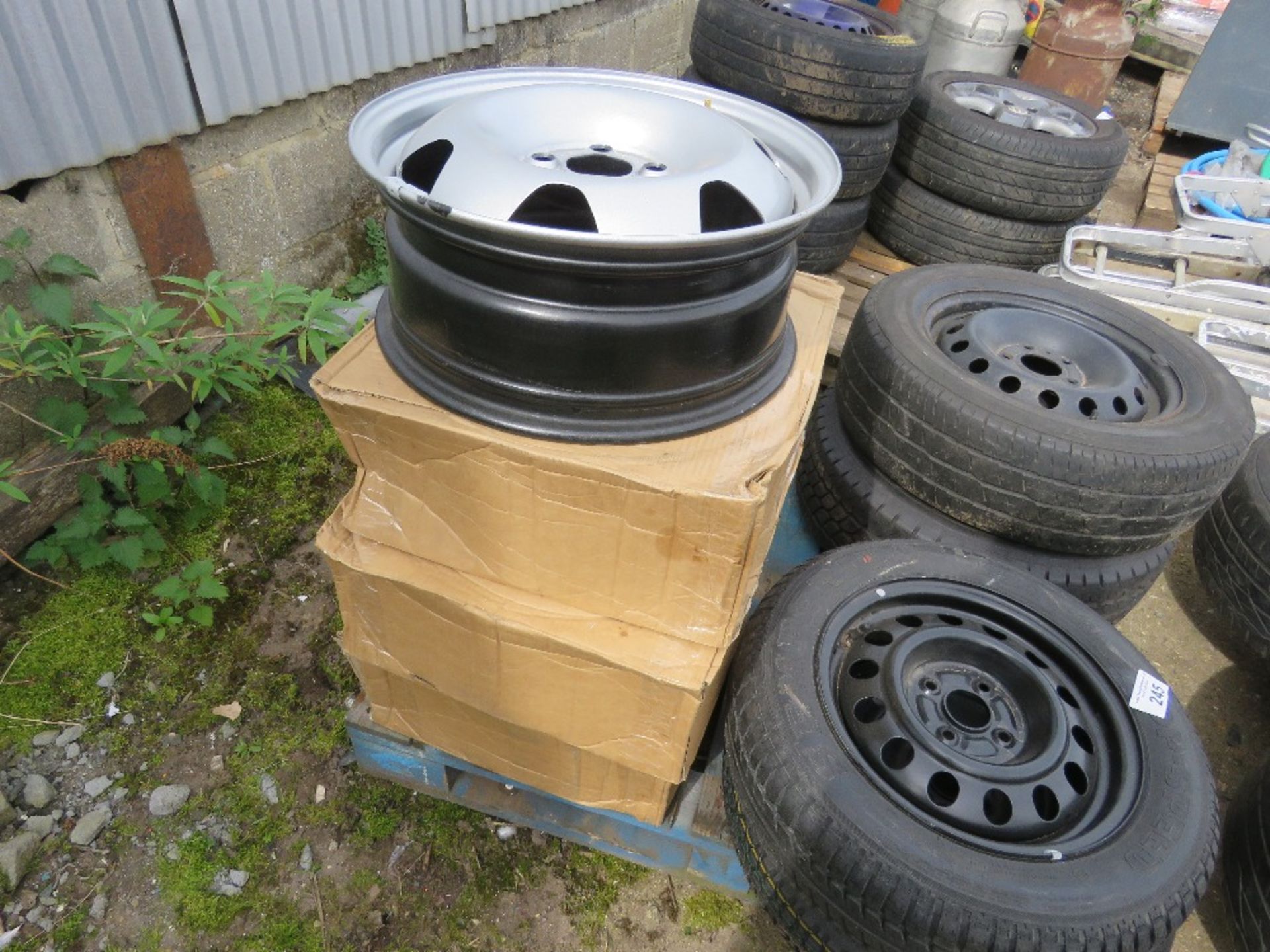 QUANTITY OF STEEL CAR RIMS AND WHEELS AS SHOWN. - Image 5 of 10