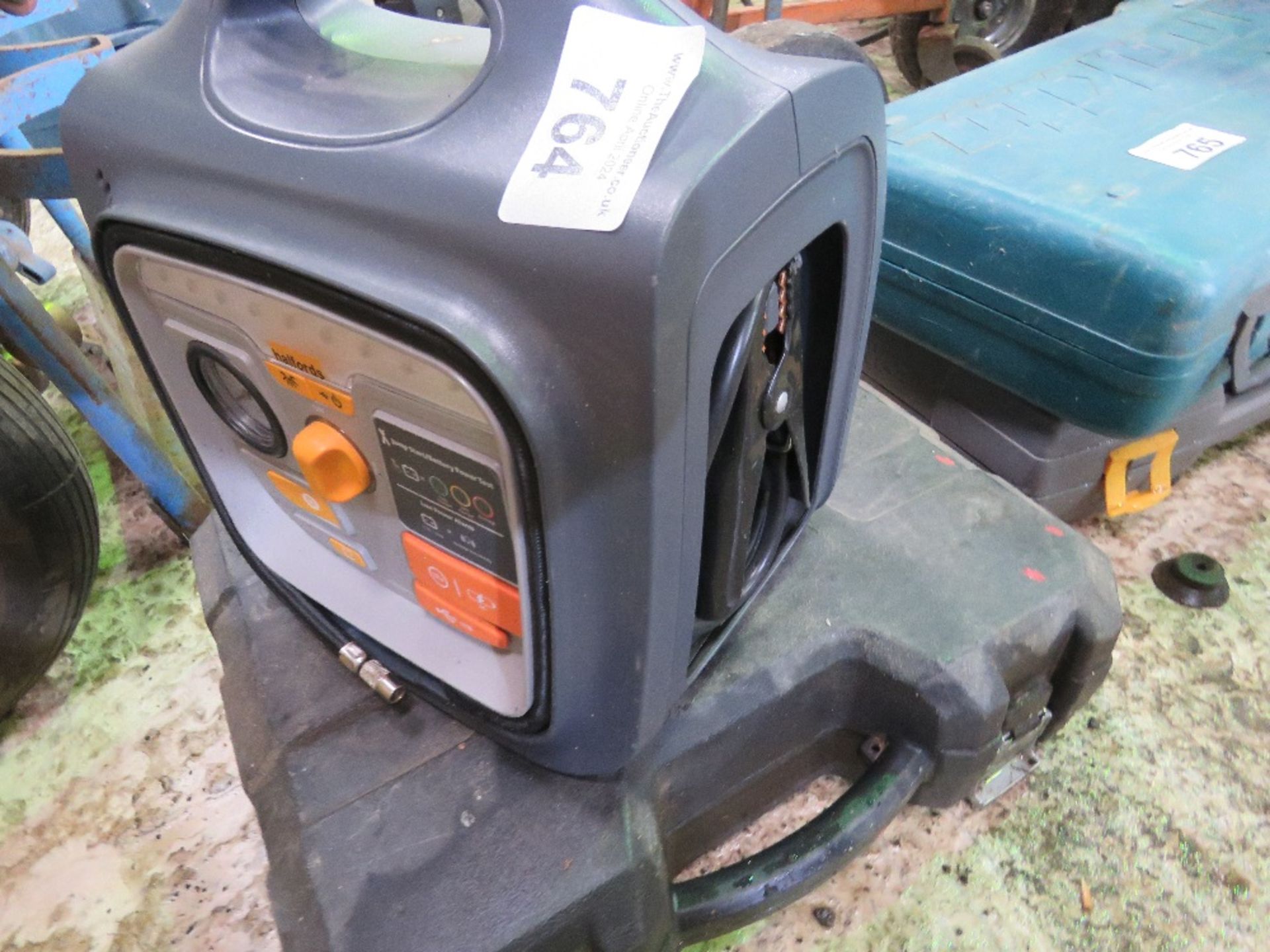 JUMP STARTER SET PLUS A 240VOLT BREAKER DRILL.....THIS LOT IS SOLD UNDER THE AUCTIONEERS MARGIN SCHE - Image 3 of 6