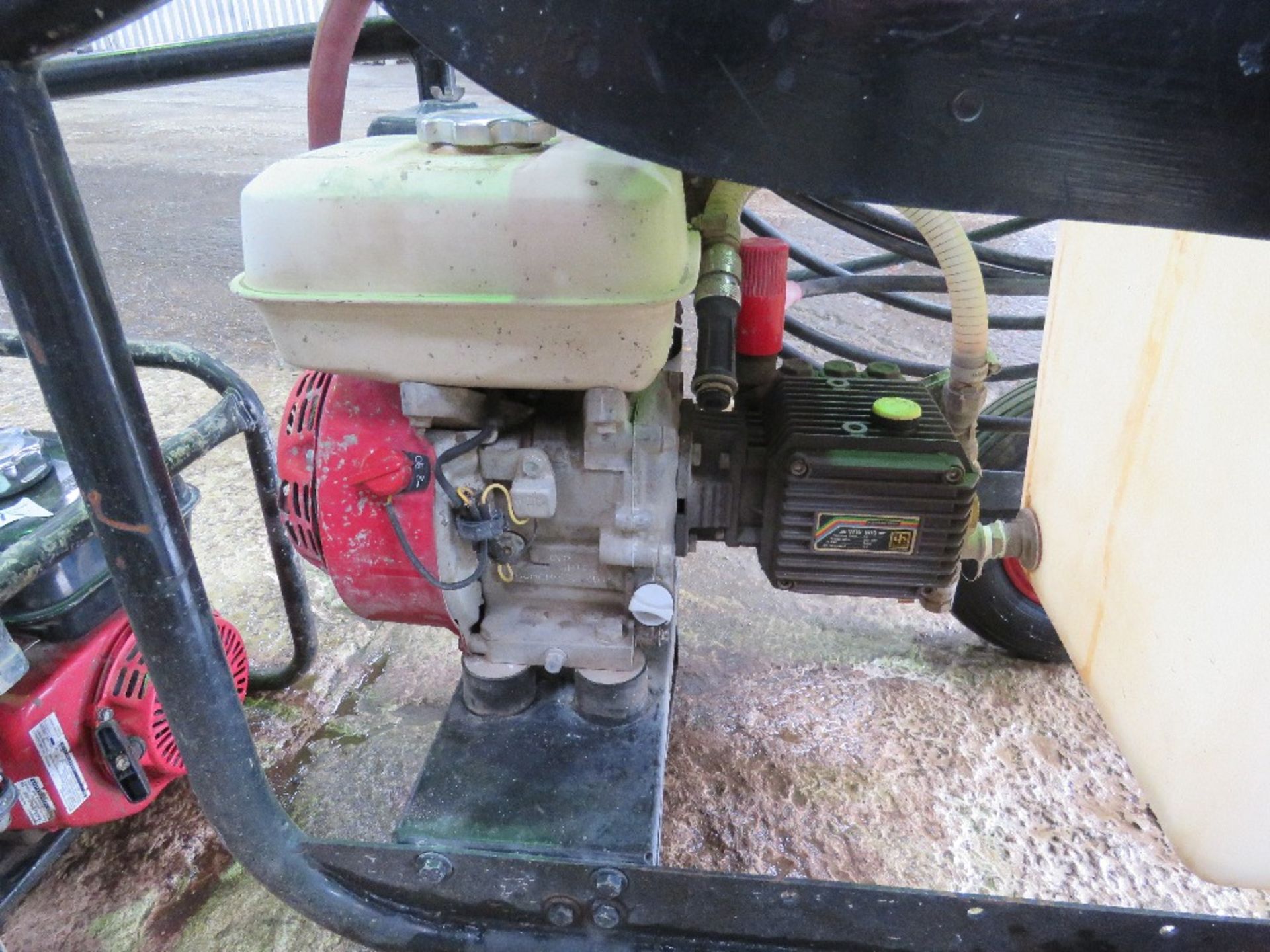 WESTERN PT105 HONDA ENGINED PRESSURE WASHER BARROW WITH HONDA ENGINE, HOSE AND LANCE. - Image 3 of 7