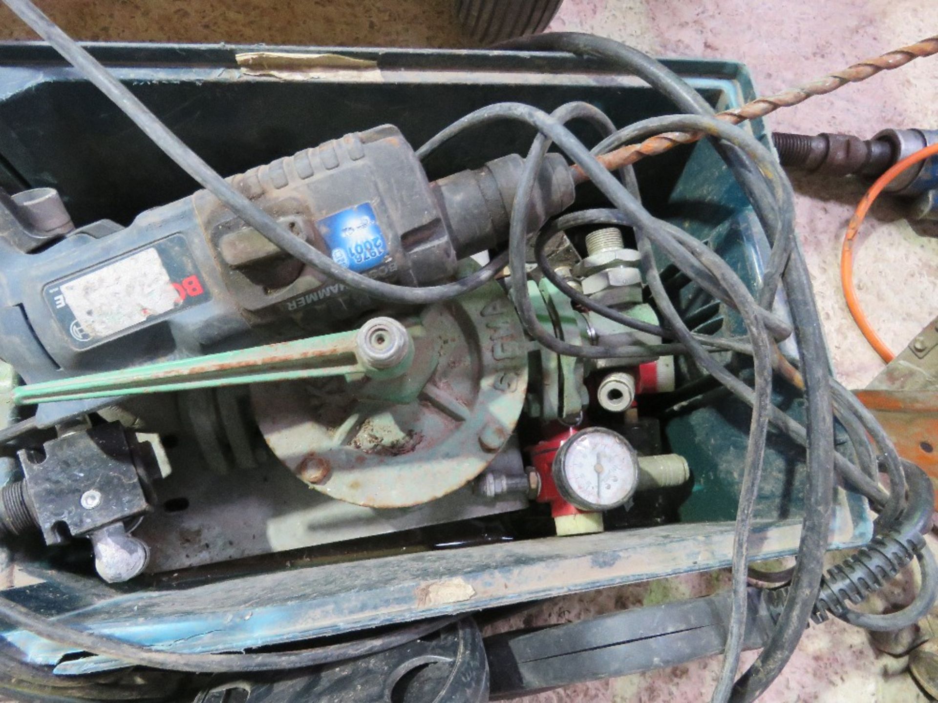 PRESSURE WASHER, HAND PUMP, GRILL ETC (11/23/1001) - Image 4 of 5
