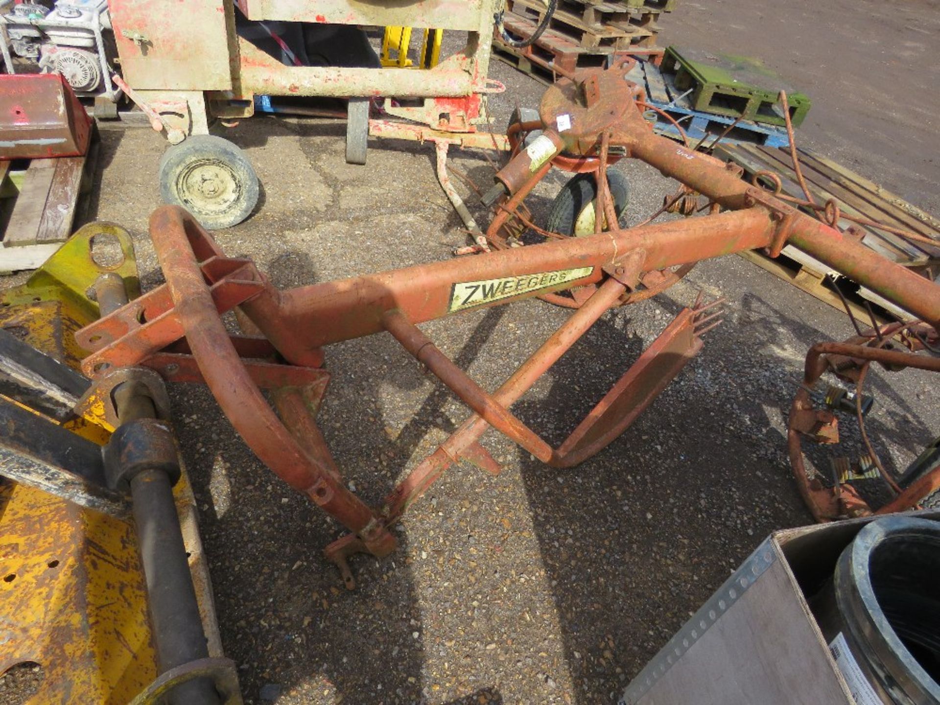 PZ TRACTOR MOUNTED HAY TURNER, NO PTO SHAFT. - Image 4 of 7