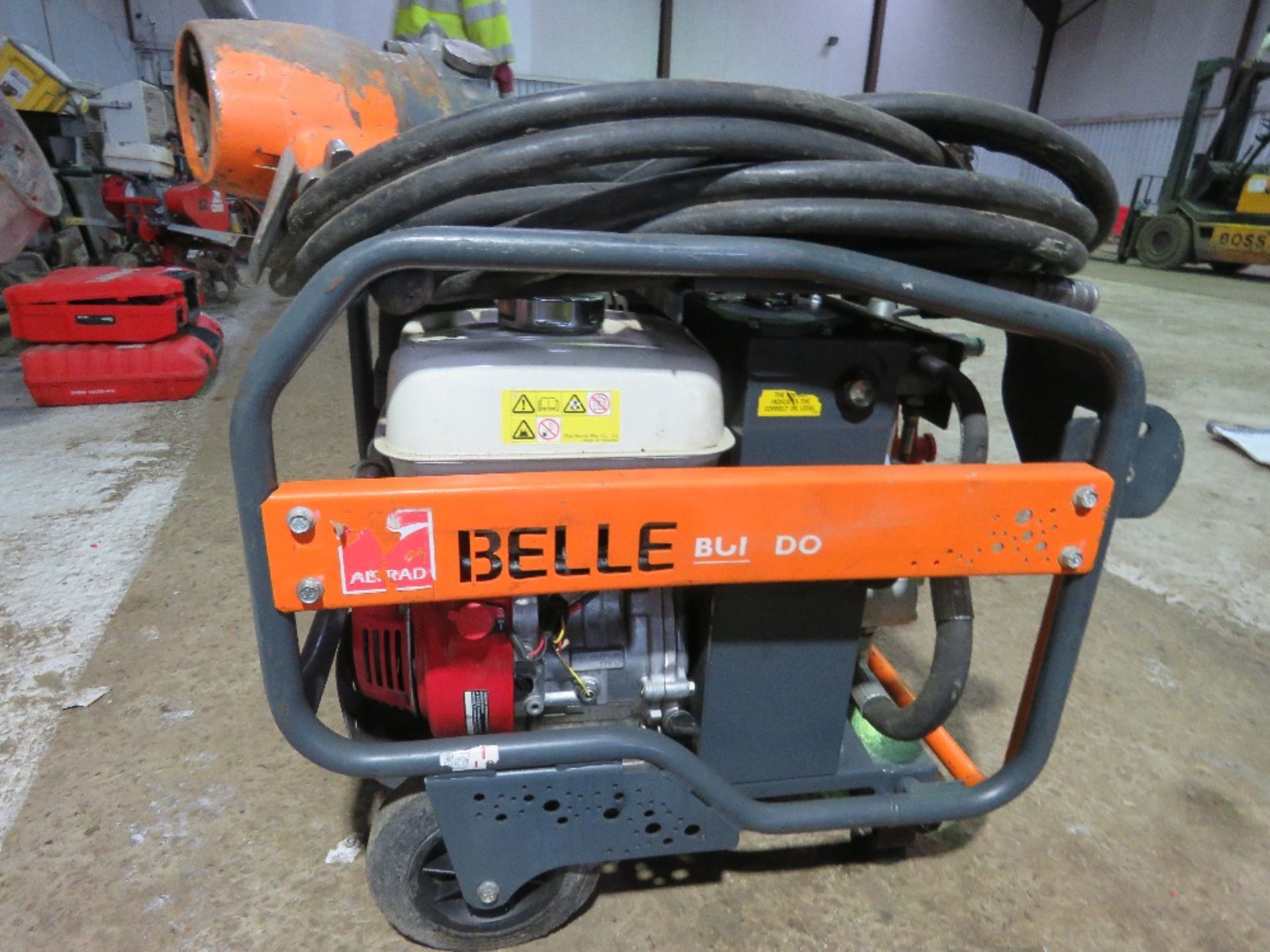 BELLE BULLDOG 20/140 PETROL ENGINED HYDRAULIC BREAKER PACK WITH HOSE AND GUN. - Image 3 of 4