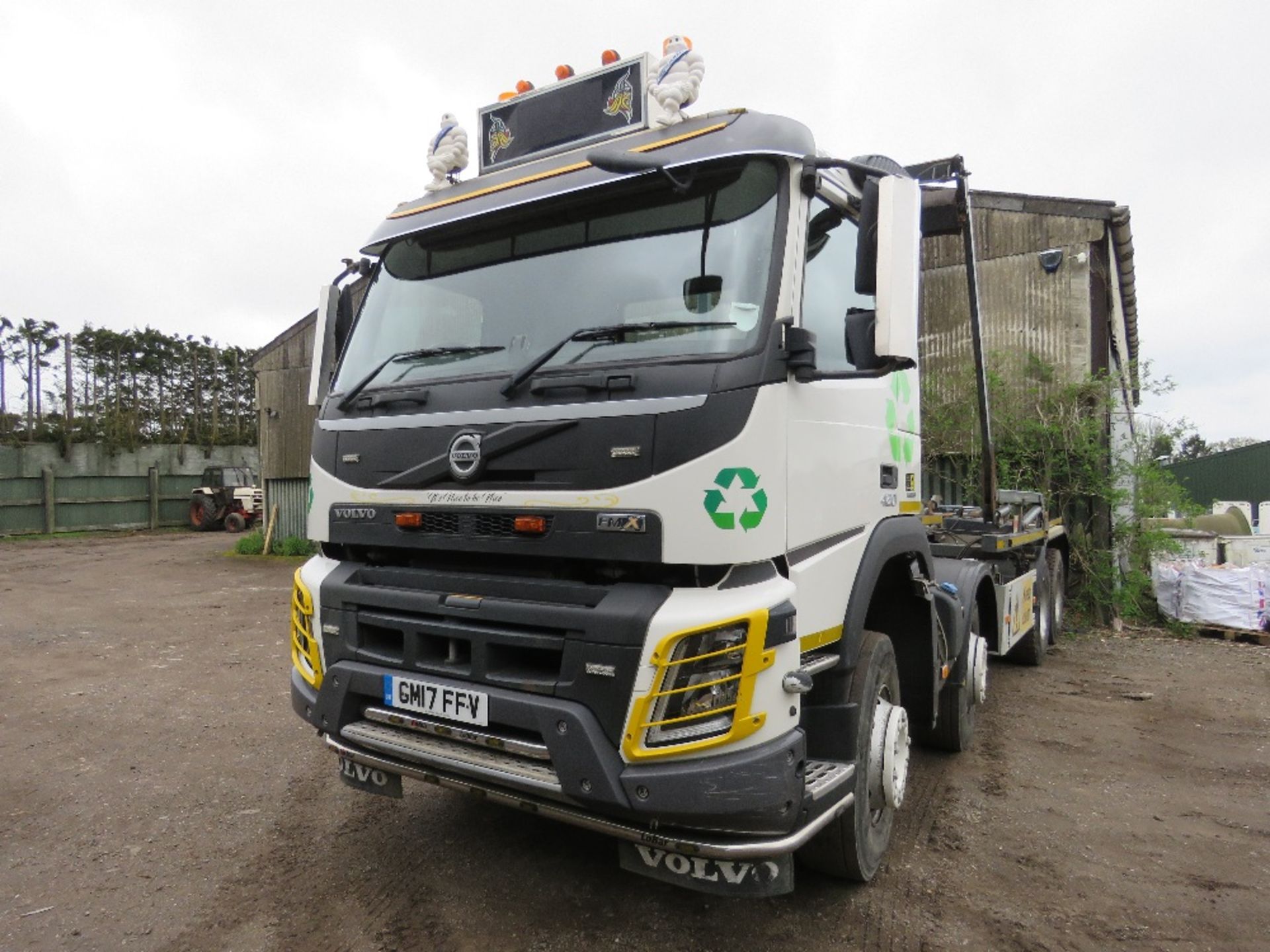 VOLVO FMX420 HOOK LOADER SKIP LORRY, 8X4 REG:GM17 FFV. WITH V5, OWNED BY VENDOR FROM NEW. DIRECT FR - Image 4 of 26