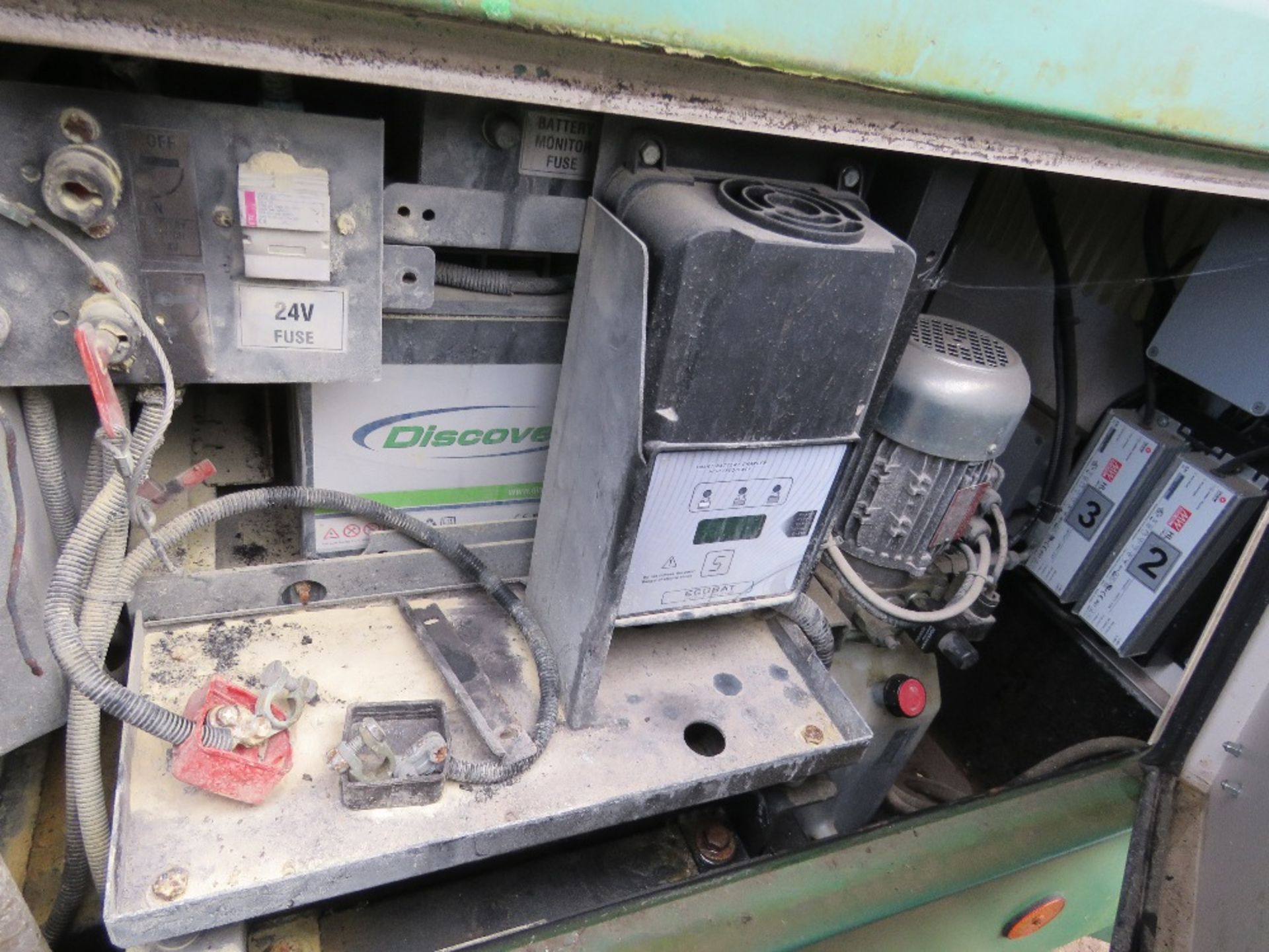 JCB LINZ POWERED LED LIGHTING TOWER WITH BATTERY PACK. 5KVA RATED ALTERNATOR. - Image 8 of 9