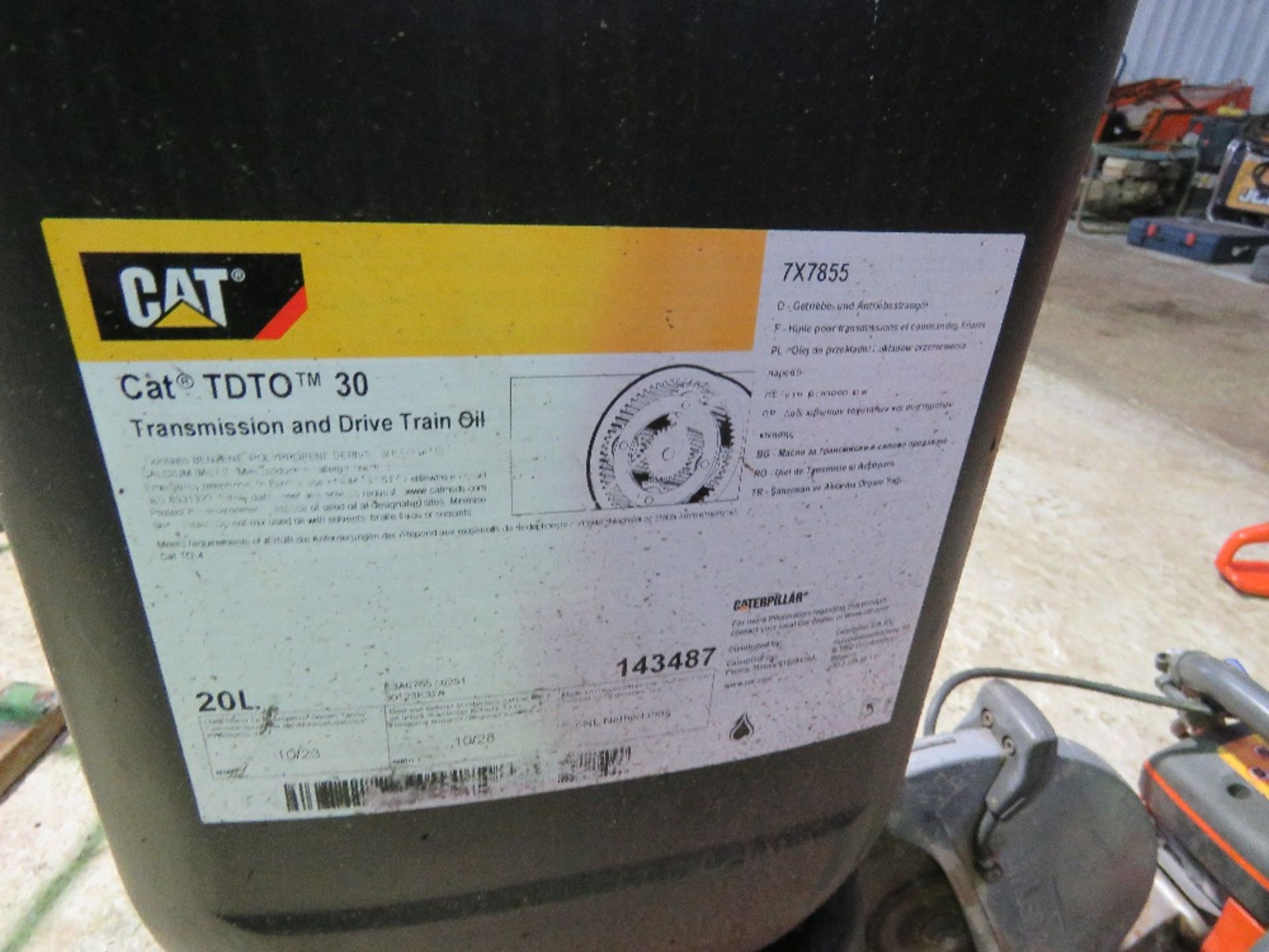 2 X DRUMS OF CATERPILLAR CAT TDTO 30 HYDRAULIC/TRANSMISSION OIL. - Bild 2 aus 3