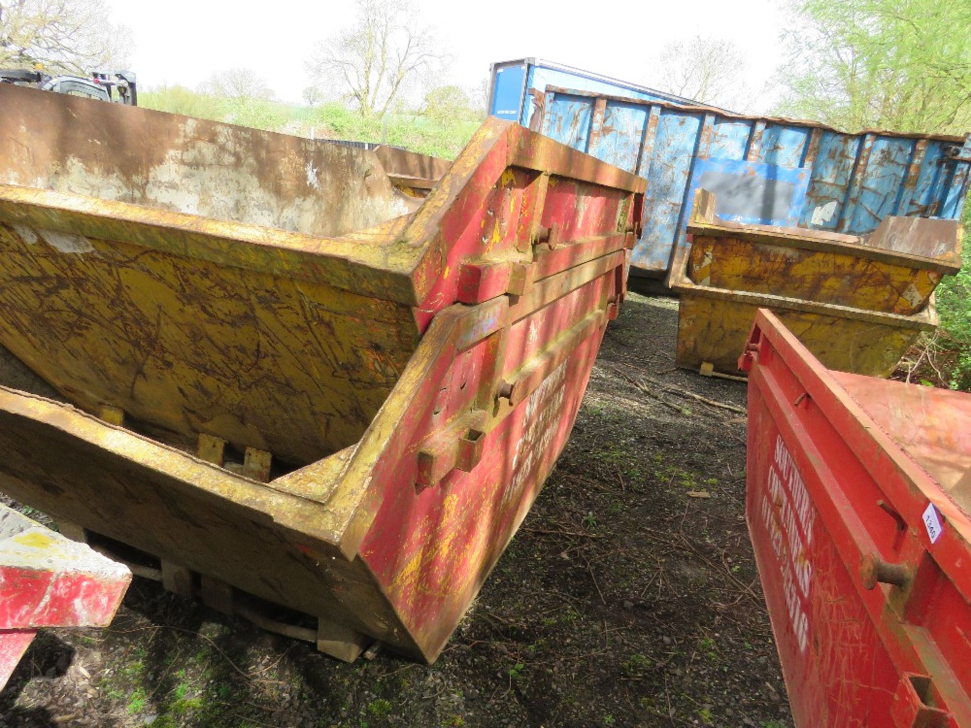 2NO CHAIN LIFT WASTE SKIPS, 8 YARD CAPACITY APPROX. SOURCED FROM COMPANY LIQUIDATION. - Image 3 of 5