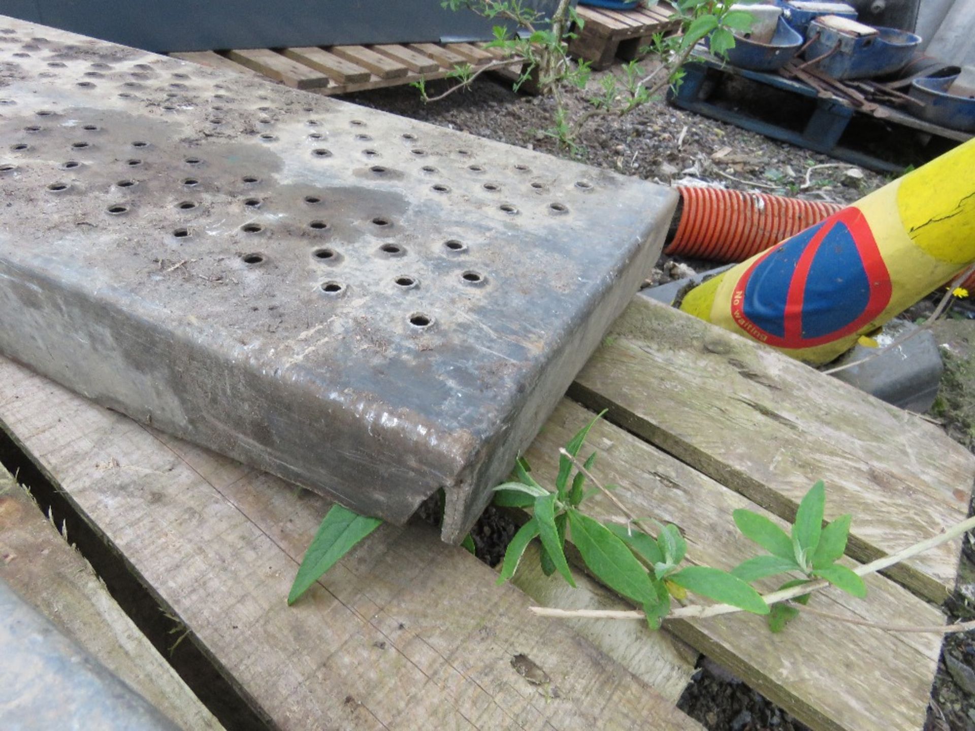 PAIR OF STEEL LOADING RAMPS 8FT LENGTH APPROX. - Image 6 of 7