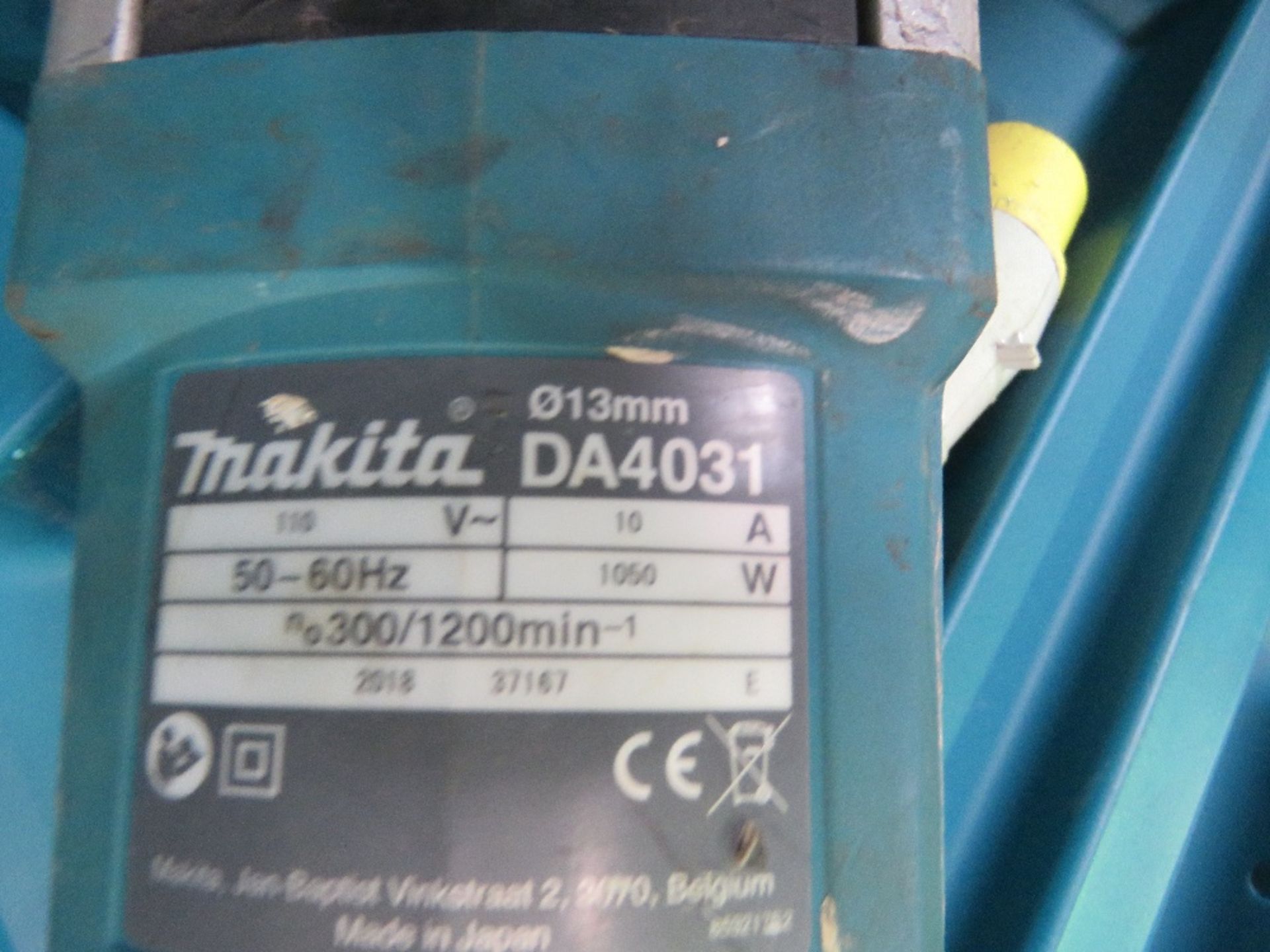 MAKITA 110VOLT POWERED HEAVY DUTY RIGHT ANGLE DRILL. - Image 4 of 5