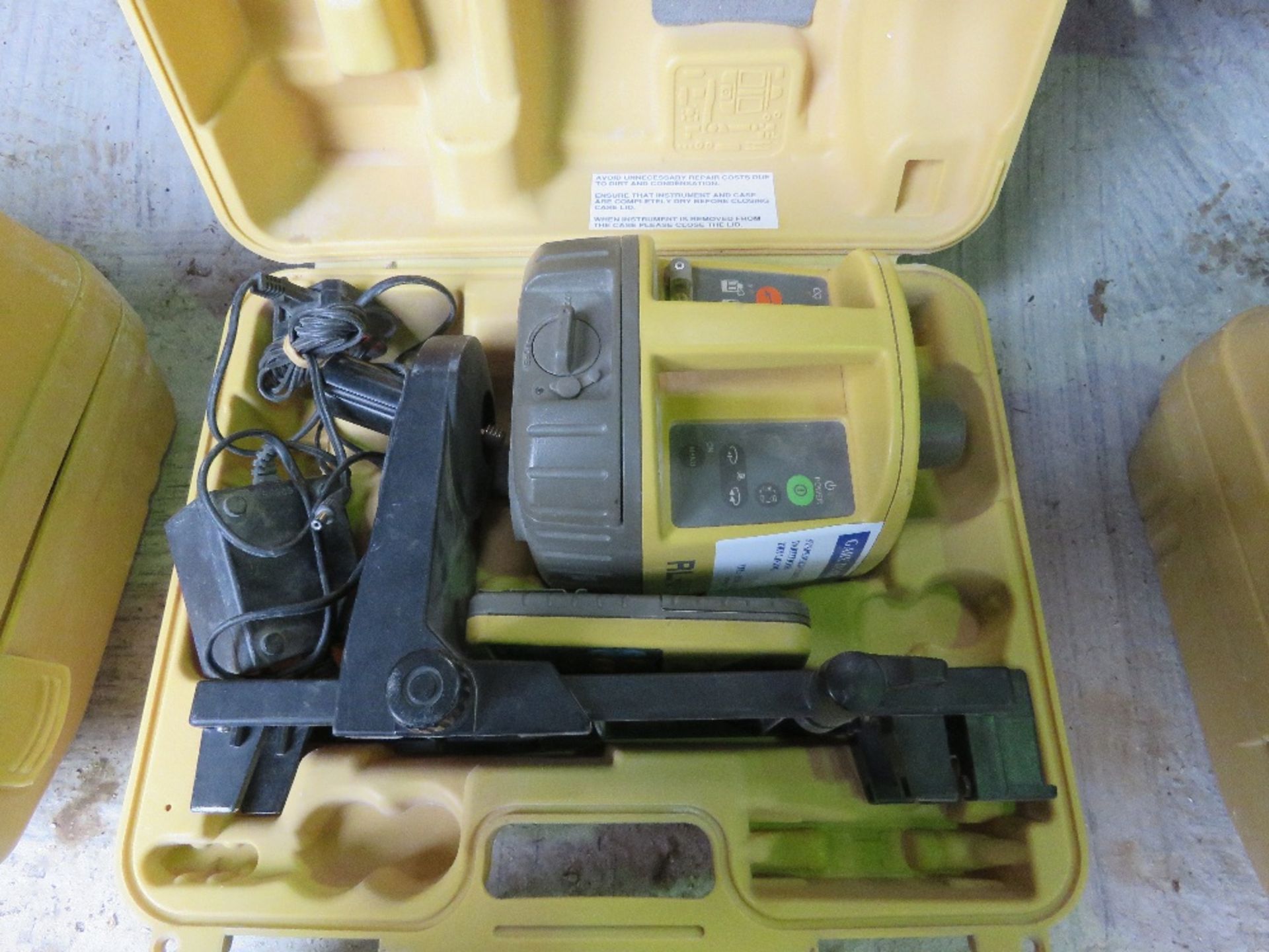 TOPCON RL-VH3D ROTATING LASER LEVEL SET IN A CASE. DIRECT FROM LOCAL COMPANY.