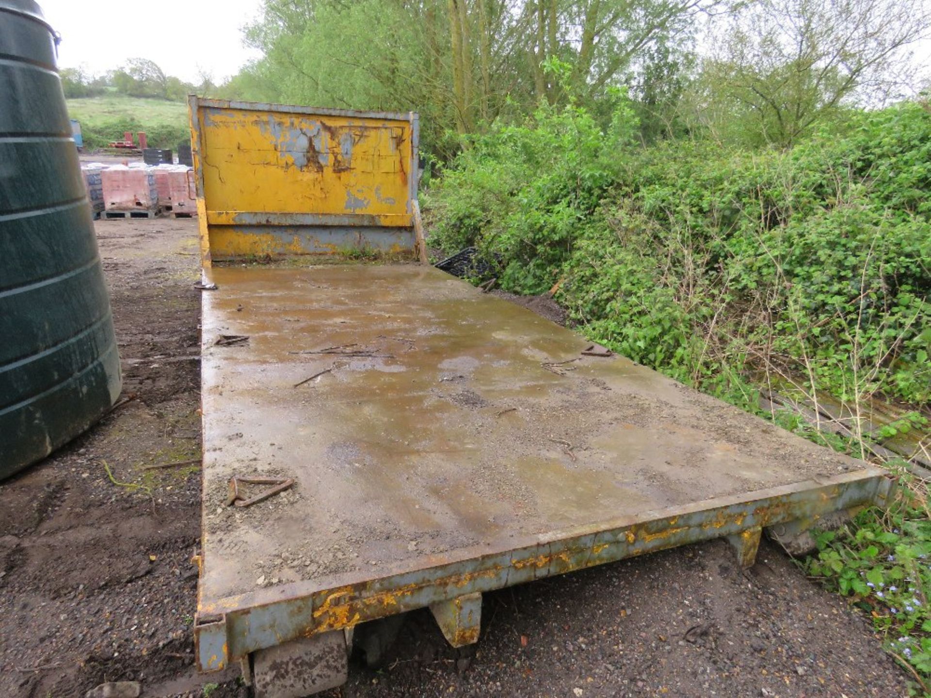 HOOK LOADER FLAT PLANT BODY 20FT LENGTH WITH HD TIE DOWN POINTS. DIRECT FROM LOCAL COMPANY. - Image 2 of 4