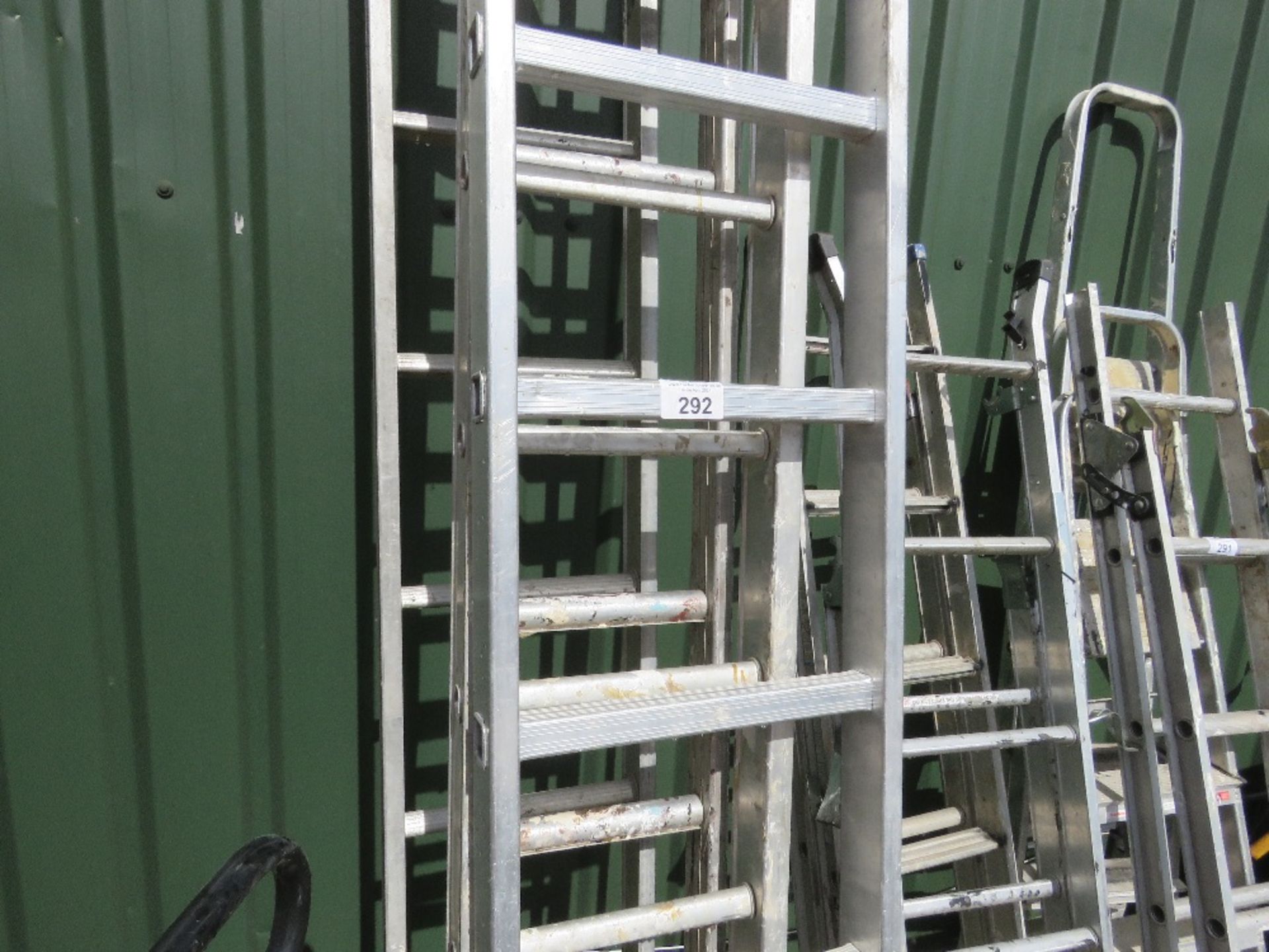 4NO ALUMINIUM SINGLE STAGE LADDERS SECTIONS. - Image 3 of 4