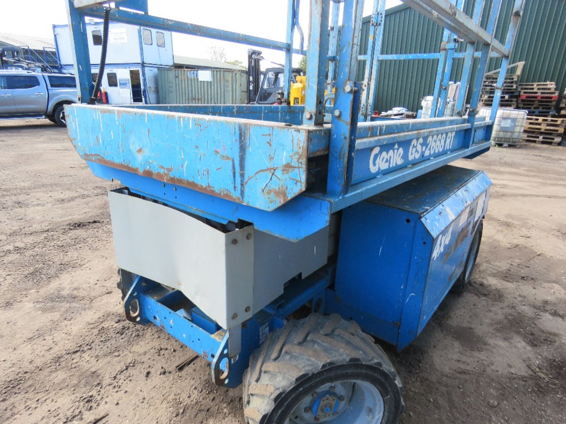 GENIE GS2668RT 4X4 ROUGH TERRAIN SCISSOR LIFT ACCESS UNIT YEAR 2002. SN;GS68-41563. KUBOTA ENGINE. - Image 7 of 14