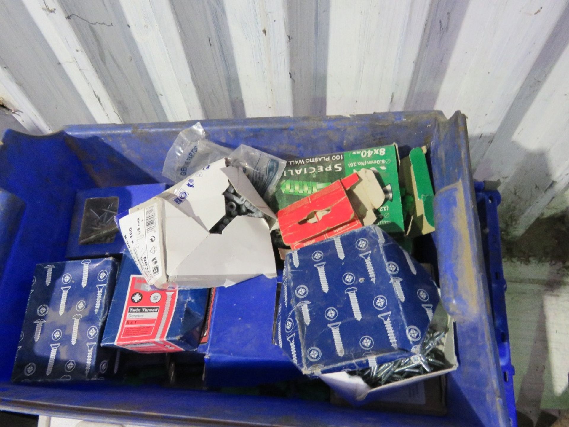 QUANTITY OF ASSORTED SCREWS AND FASTENINGS.....THIS LOT IS SOLD UNDER THE AUCTIONEERS MARGIN SCHEME, - Image 2 of 5