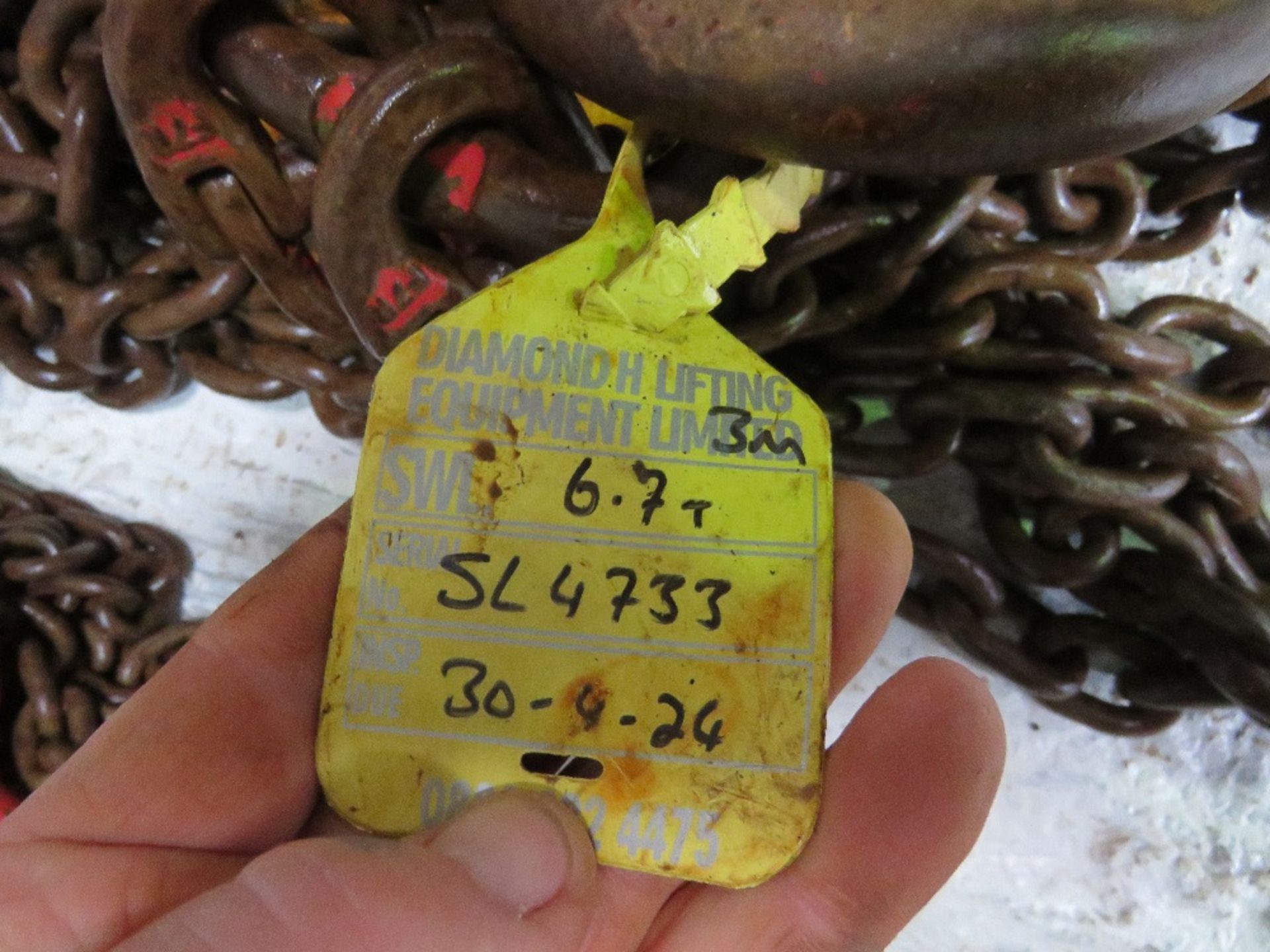 SET OF LIFTING CHAINS, 4 LEGGED, SPECIFICATION/CAPACITY AS SHOWN. SOURCED FROM COMPANY LIQUIDATION. - Image 2 of 2