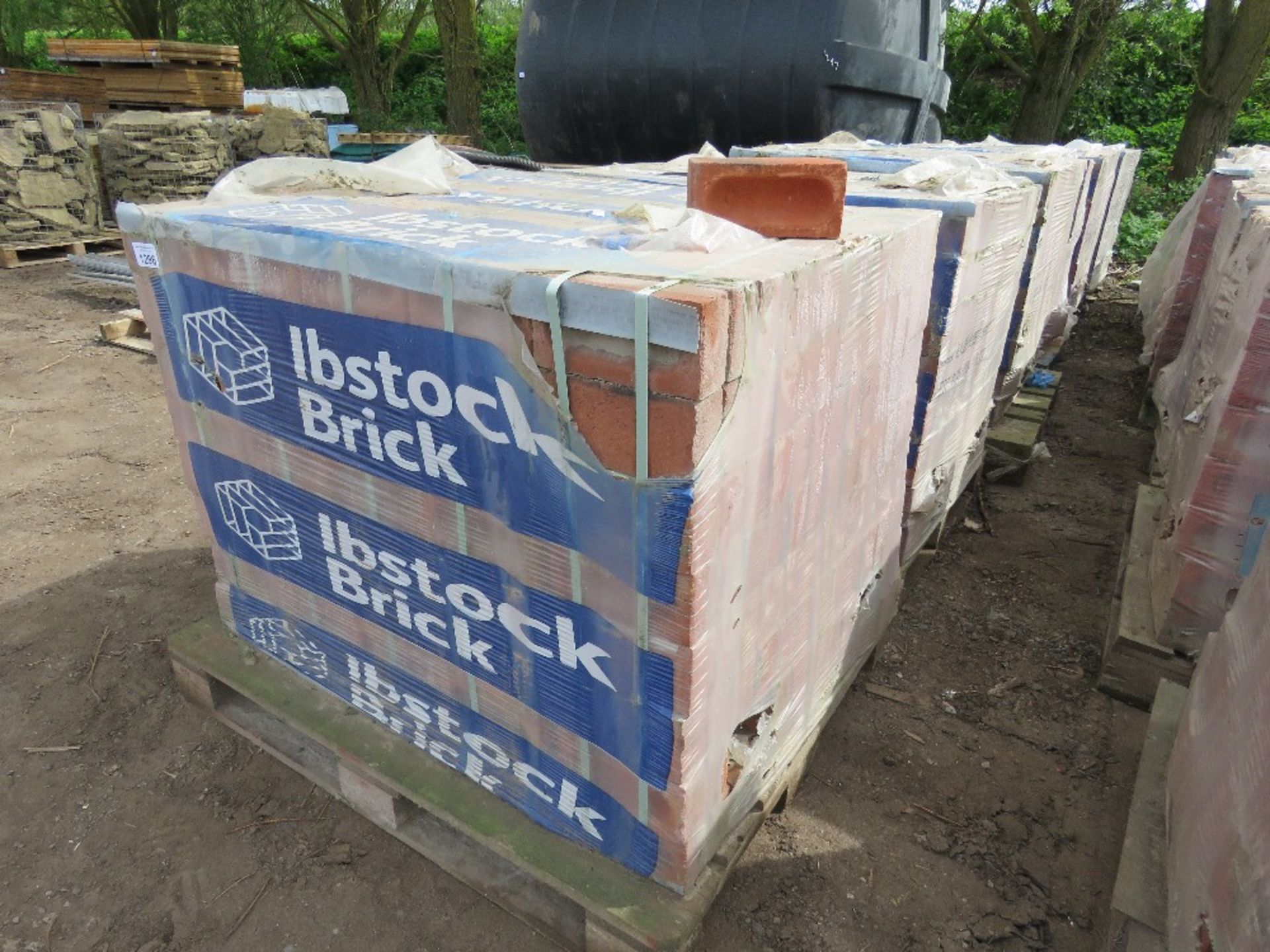 6NO PALLETS OF IBSTOCK LEICESTER AUTUMN MULTI RED BRICKS. SURPLUS TO REQUIREMENTS.....THIS LOT IS SO - Image 2 of 16