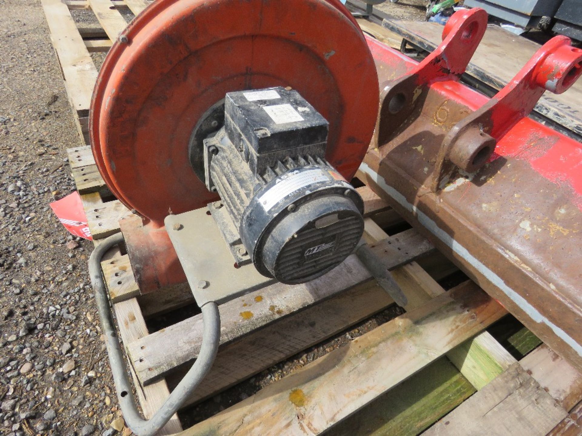 BLOWER FAN, 3 PHASE POWERED....THIS LOT IS SOLD UNDER THE AUCTIONEERS MARGIN SCHEME, THEREFORE NO VA - Image 2 of 3