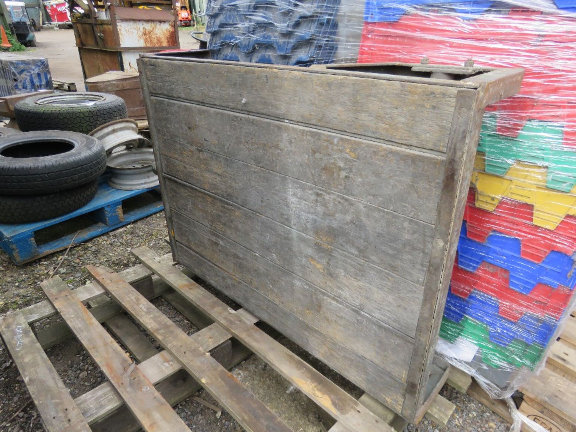 HEAVY DUTY WHEELED TROLLEY BASE.....THIS LOT IS SOLD UNDER THE AUCTIONEERS MARGIN SCHEME, THEREFORE - Image 3 of 4