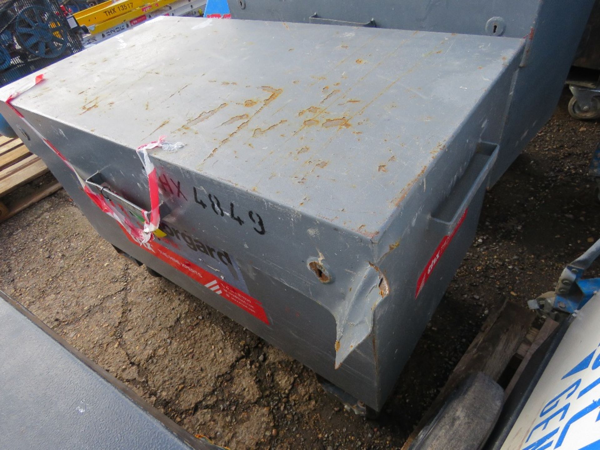 ARMORGARD TOOL BOX UNLOCKED, NO KEY. THX4849 - Image 4 of 4