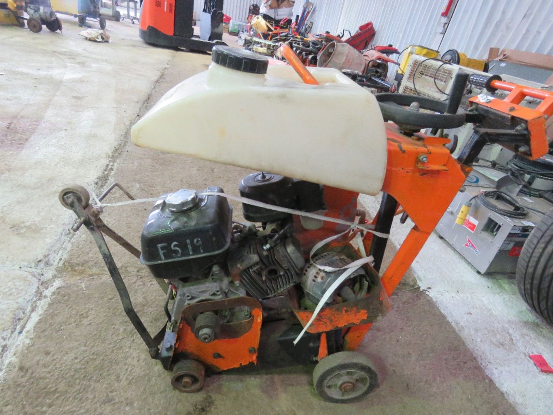 CLIPPER FLOOR SAW FOR SPARES/REPAIR. - Image 3 of 4