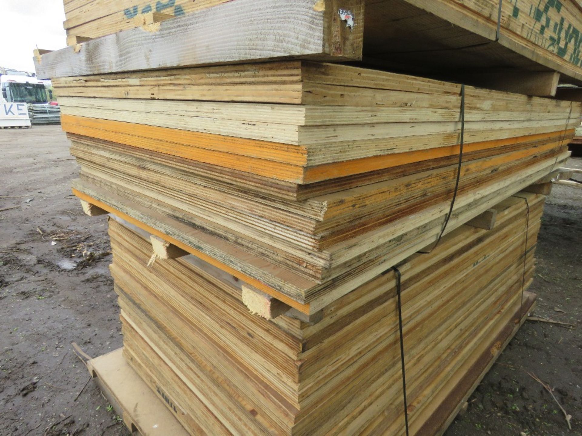 STACK OF APPROXIMATELY 14NO HEAVY DUTY 25-30MM APPROX PLYWOOD SHEETS 1.0M X 2.20M SIZE APPROX. - Image 3 of 4