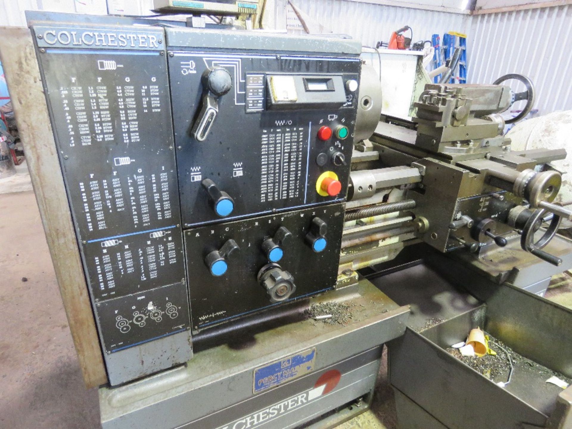 COLCHESTER TRIUMPH 2500 METAL WORKING LATHE, 3 PHASE POWERED. - Image 3 of 9