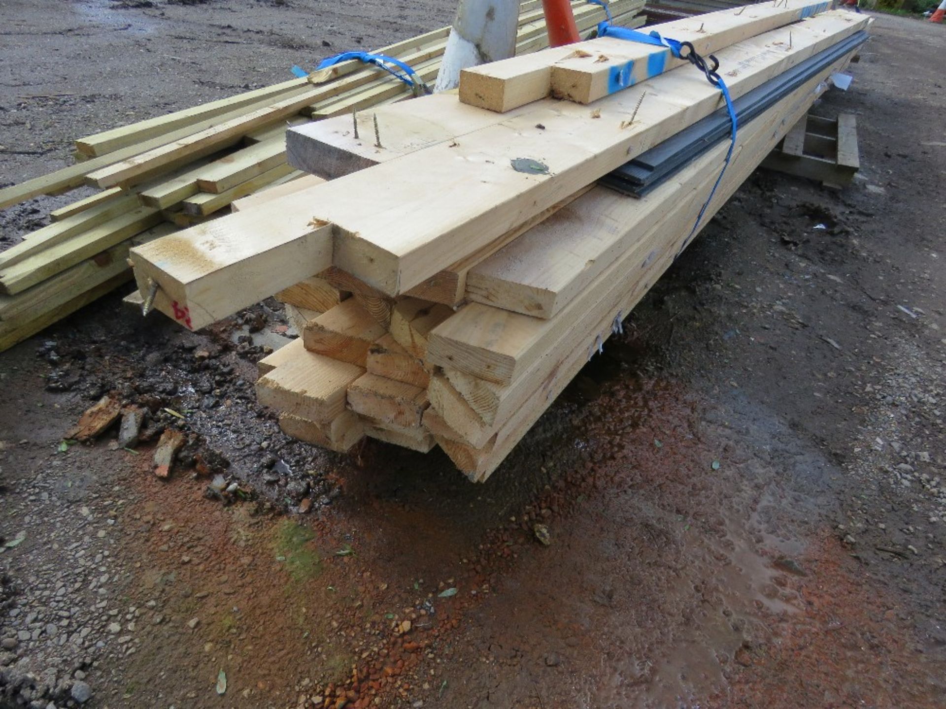 PACK OF PRE USED CONSTRUCTION TIMBERS MAINLY 16FT LENGTH. 30NO PIECES IN TOTAL APPROX. - Image 3 of 5