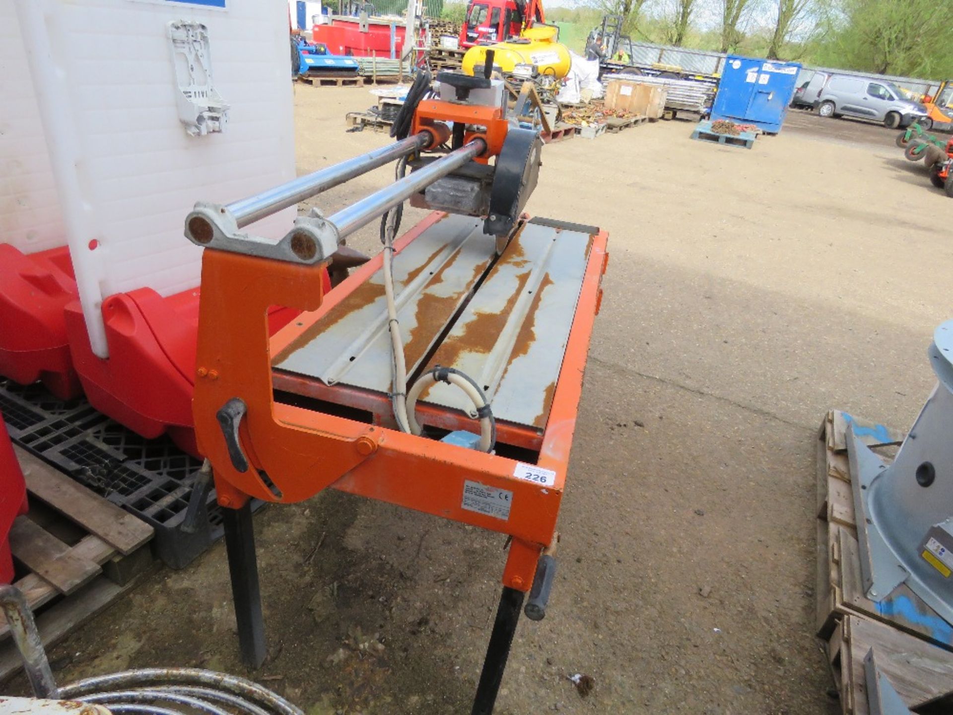 REDBAND SEGA MB120 MONO TILE SAW WITH SLIDING HEAD. RECENTLY WORKING, SURPLUS TO REQUIREMENTS. - Bild 3 aus 5