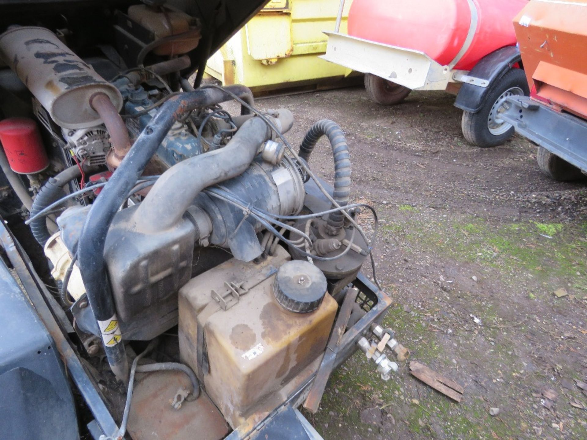 INGERSOLL RAND 720 TOWED ROAD COMPRESSOR. KUBOTA ENGINE. BEEN IN LONG TERM STORAGE, UNTESTED, CONDIT - Image 7 of 9