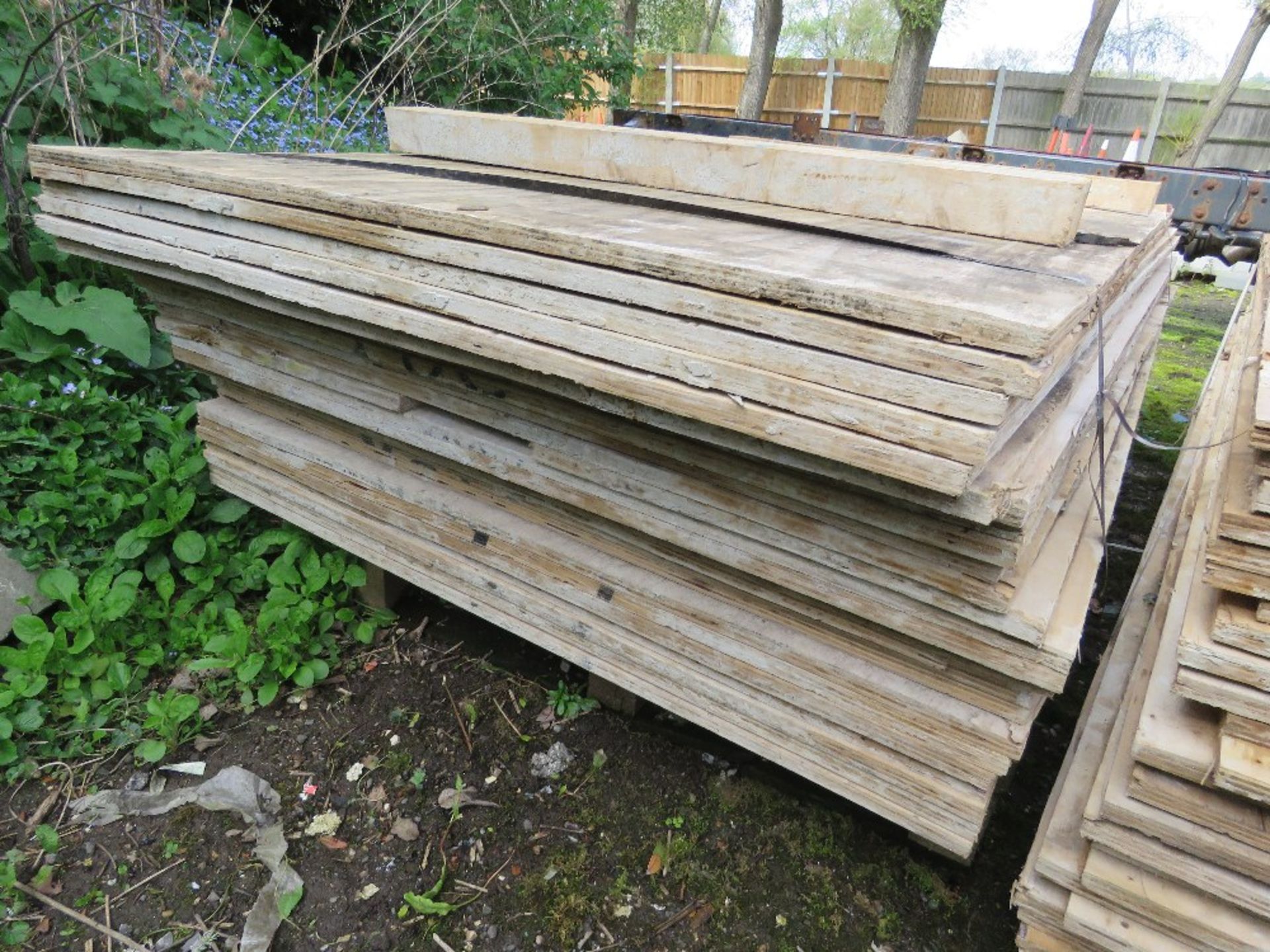STACK OF APPROXIMATELY 25NO PRE USED PLYWOOD SHEETS, ASSORTED SIZES, FULL AND PART SHEETS. SOURCED F - Image 4 of 4
