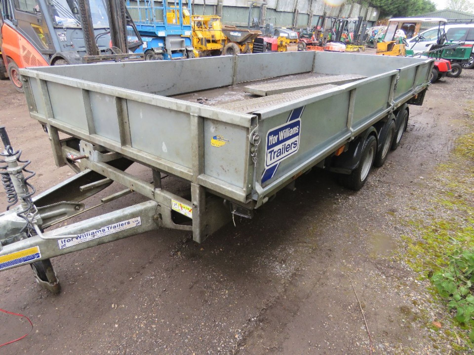 IFOR WILLIAMS LM166G3 16FT TRIAXLED PLANT TRAILER WITH SIDES AND RAMPS AS SHOWN. YEAR 2015 APPROX. P - Image 6 of 11