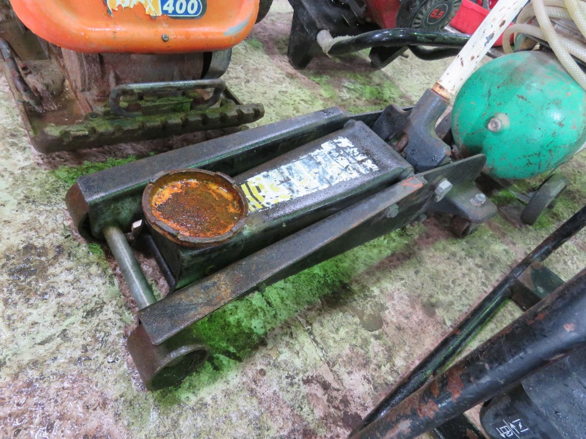 TROLLEY JACK.....THIS LOT IS SOLD UNDER THE AUCTIONEERS MARGIN SCHEME, THEREFORE NO VAT WILL BE CHAR - Bild 2 aus 3