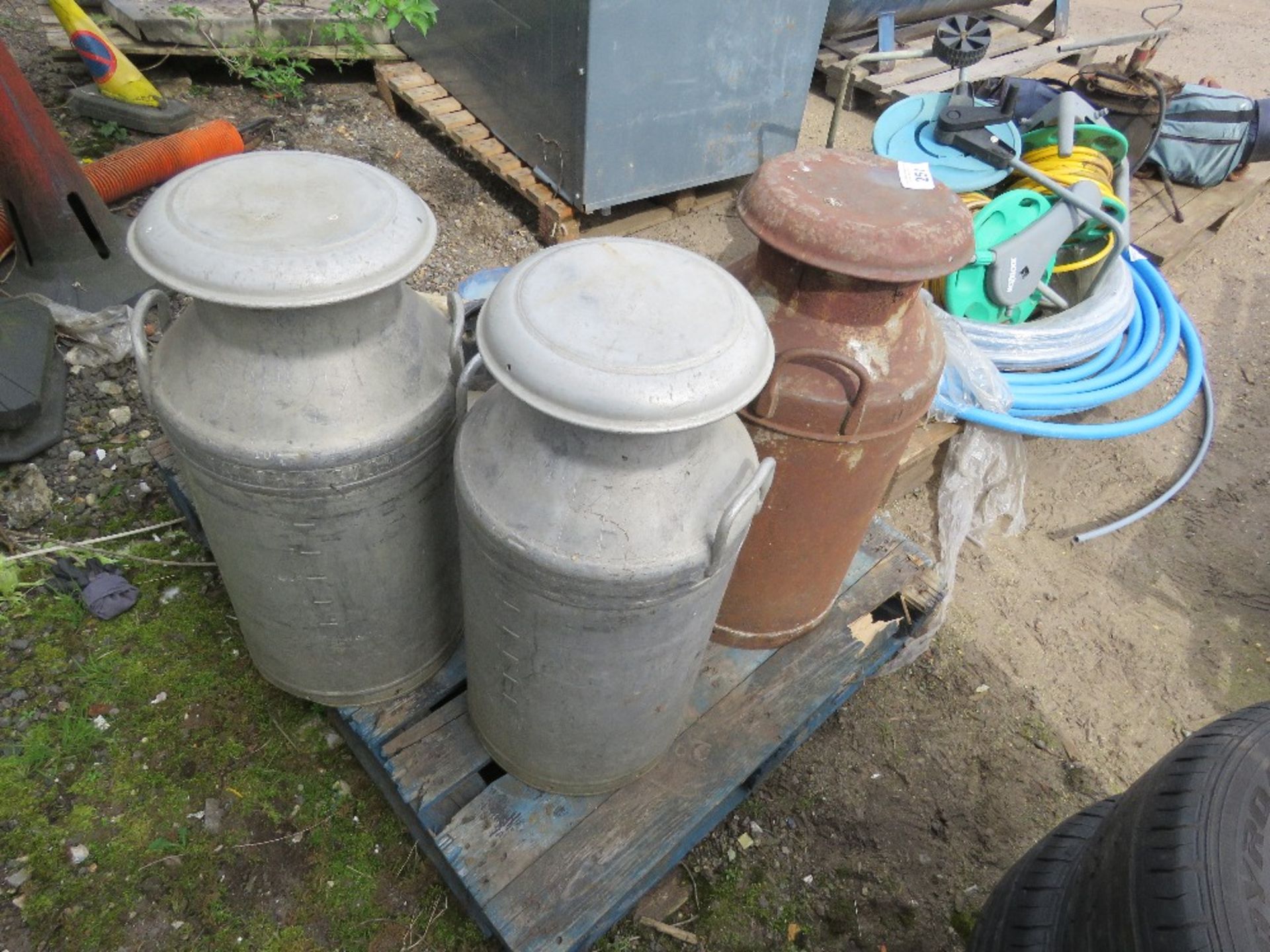 3 X MILK CHURNS, DRINKERS AND OLD HINGES......THIS LOT IS SOLD UNDER THE AUCTIONEERS MARGIN SCHEME, - Image 2 of 4