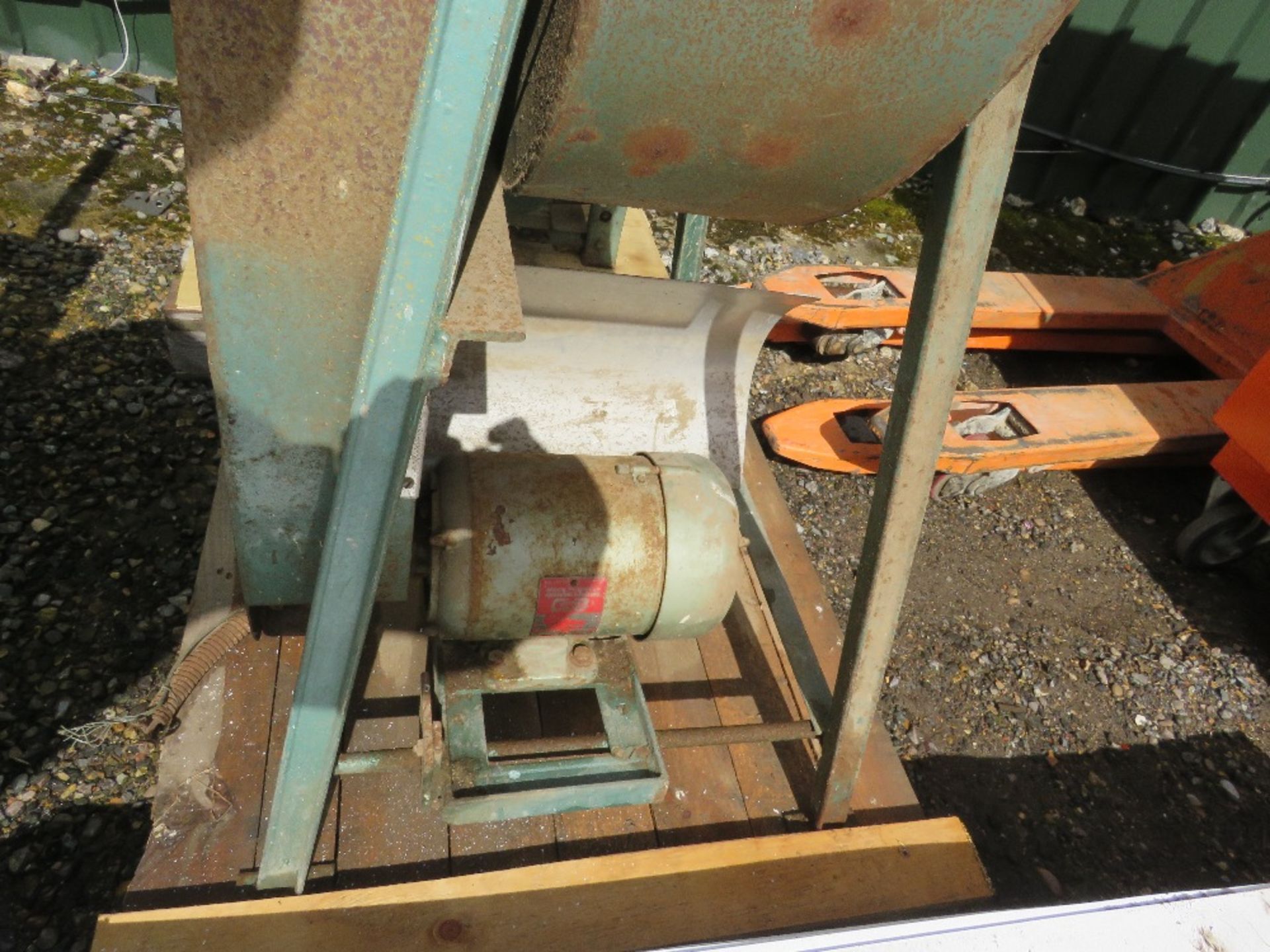 STONE GRINDER / SHARPENER, EX MOD. ....THIS LOT IS SOLD UNDER THE AUCTIONEERS MARGIN SCHEME, THEREFO - Image 3 of 5