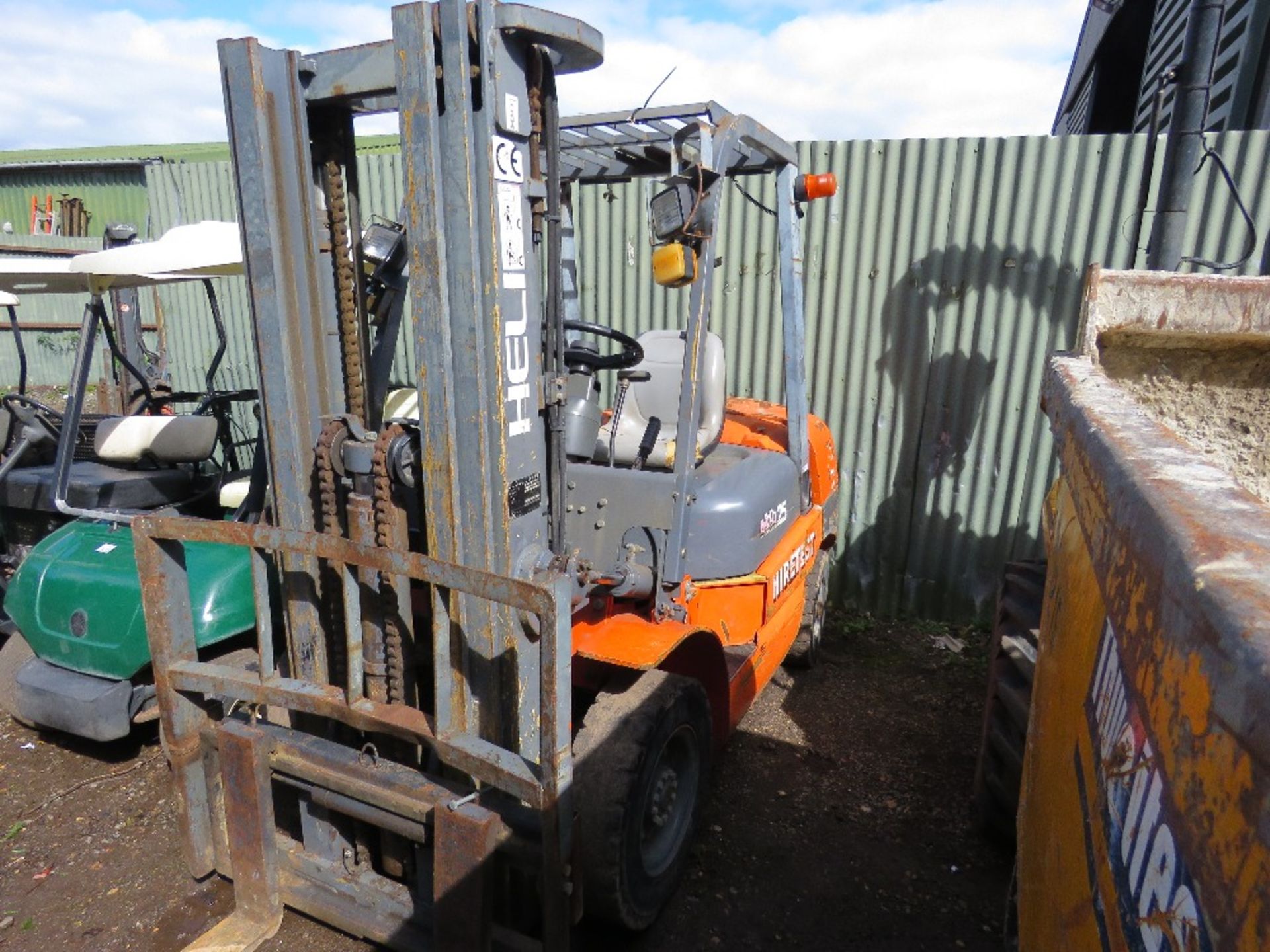 HELI CPCD25 DIESEL ENGINED FORKLIFT TRUCK WITH CONTAINER SPEC MAST/FREE LIFT. 2.5 TONNE LIFT CAPACIT