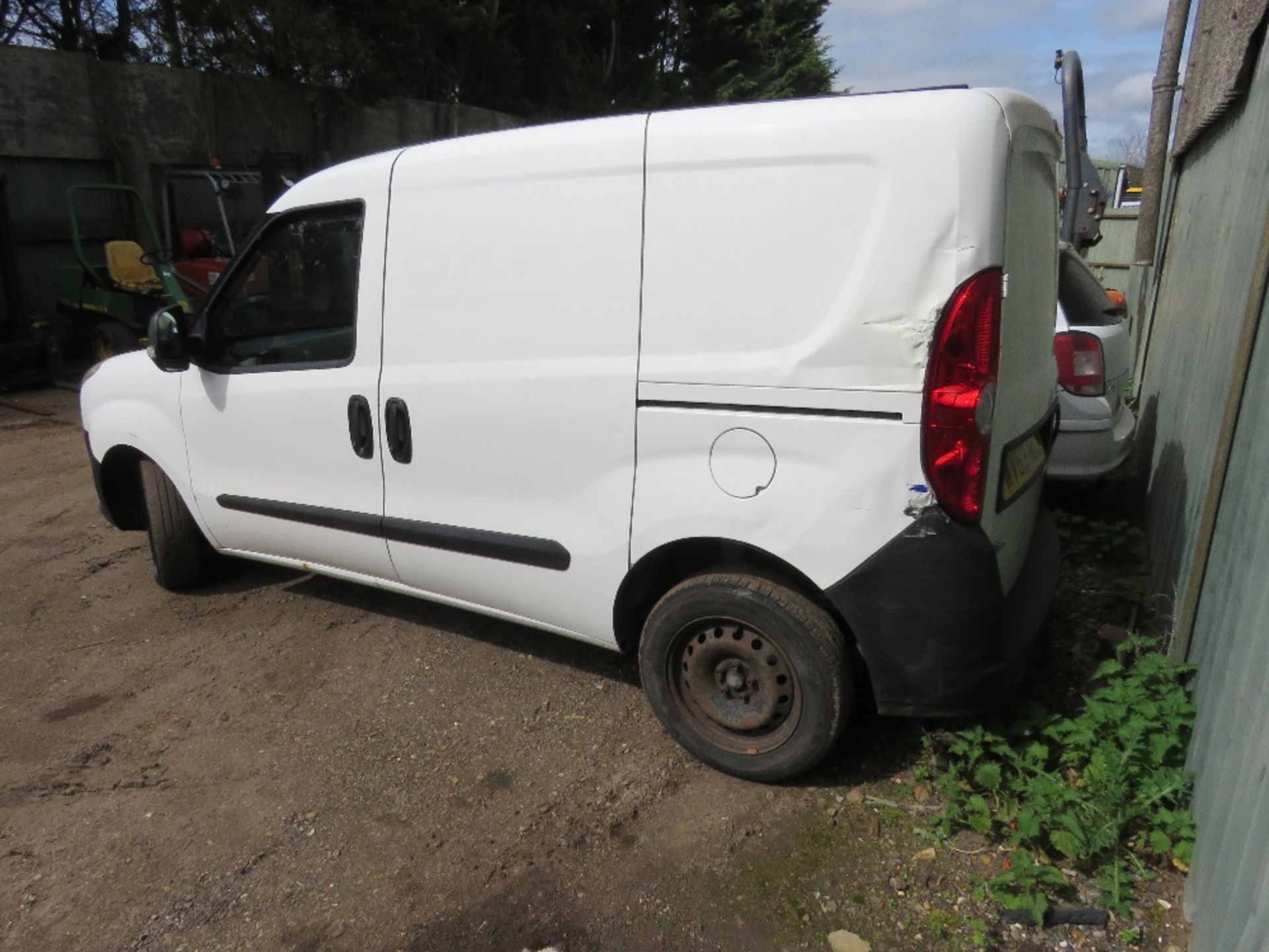 FIAT DOBLO PANEL VAN REG: WV63 HCJ. 84343 REC MILES. WHEN TESTED WAS SEEN TO DRIVE, STEER AND BRAKE. - Bild 4 aus 12