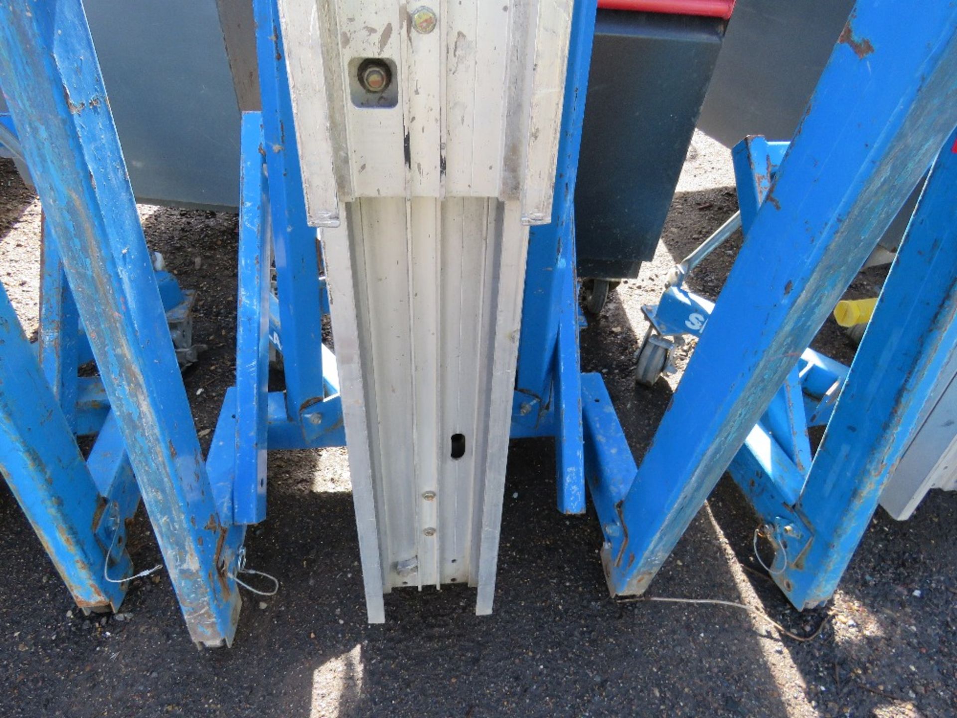 GENIE SLA25 MATERIAL HOIST WITH FORKS. THX2233