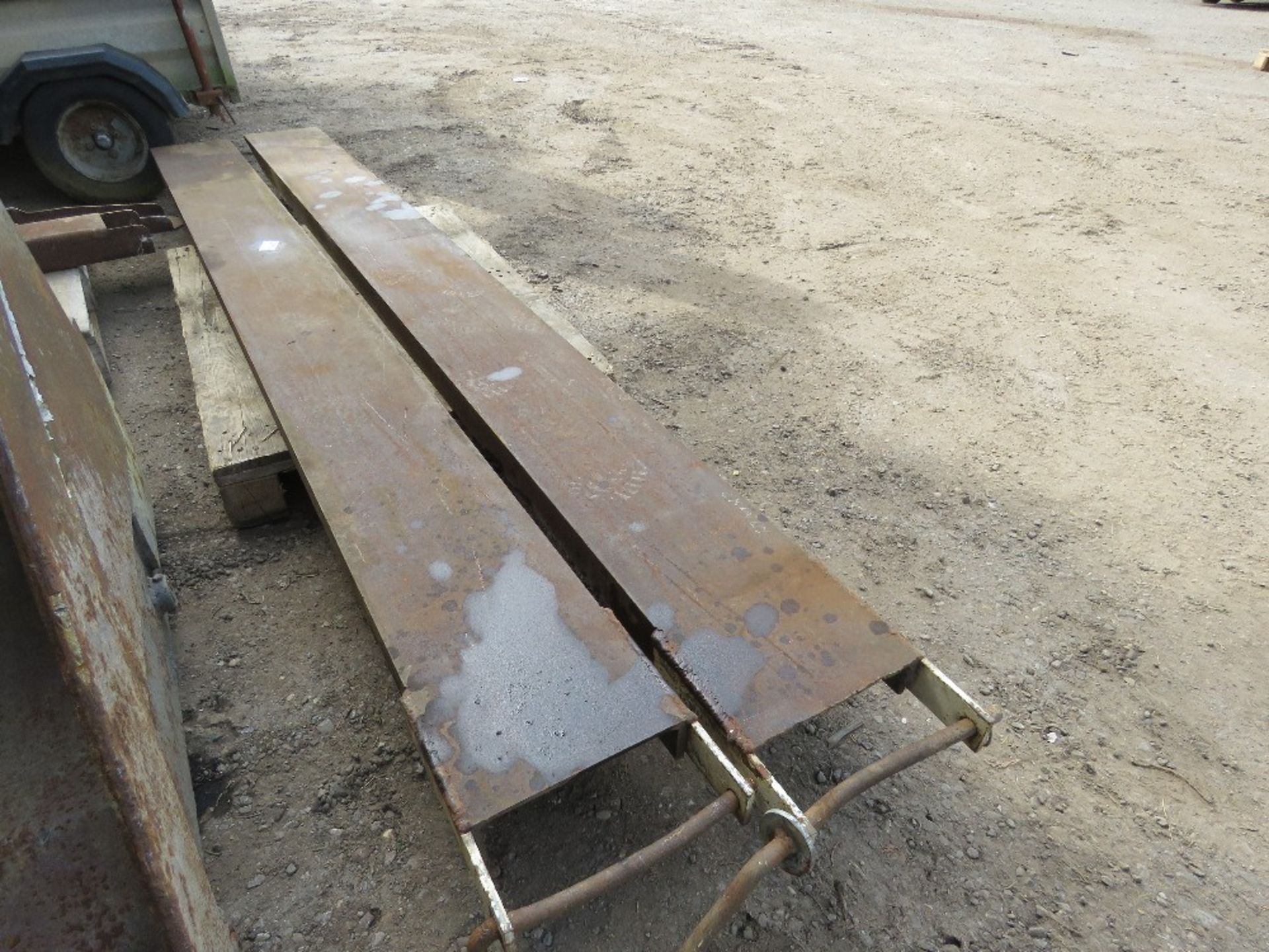 HEAVY DUTY FORKLIFT TINE EXTENSIONS, 10FT LENGTH APPROX, 9" INTERNAL WIDTH. - Image 2 of 4