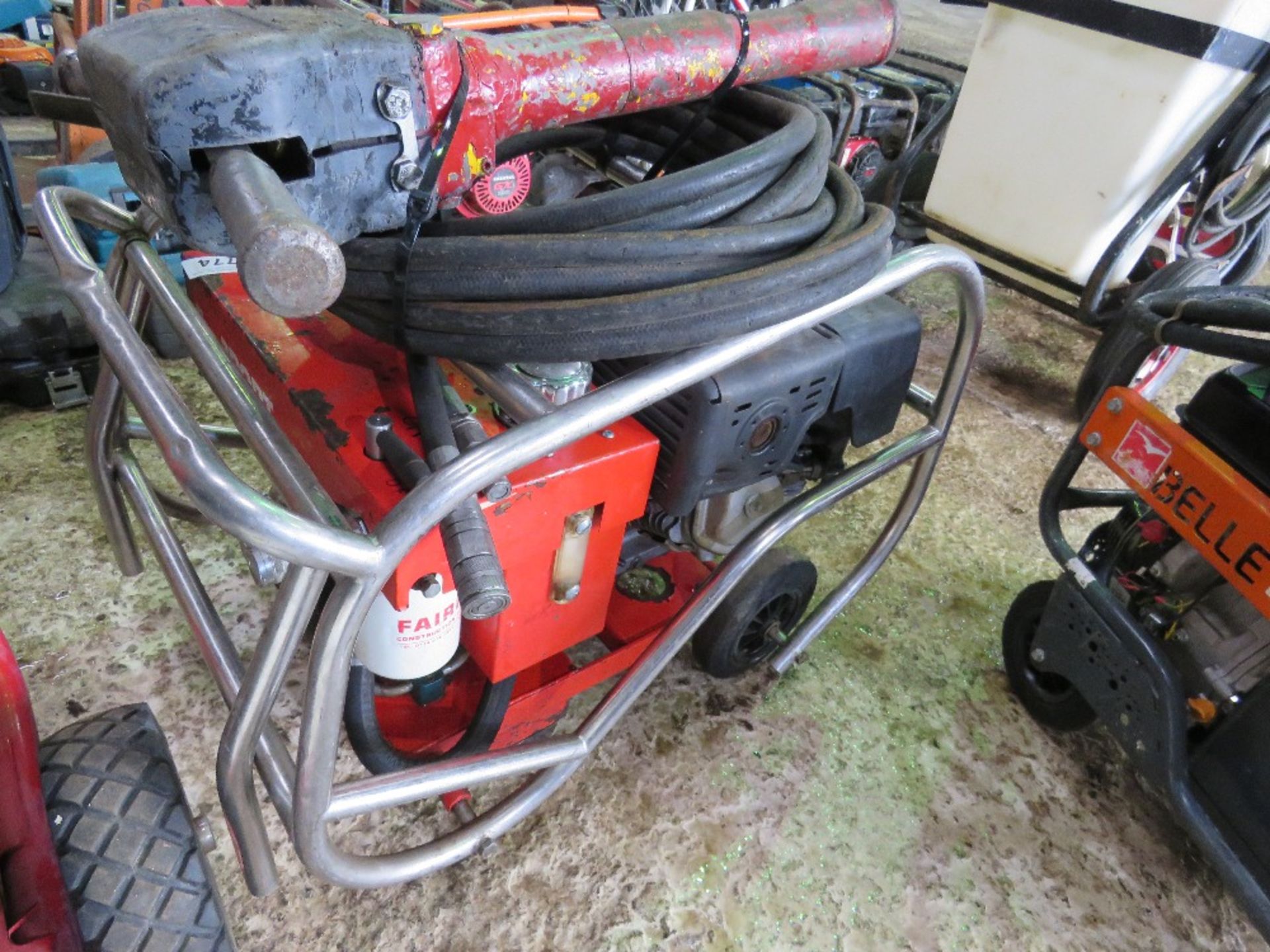 FAIRPORT FP9/20 HYDRAULIC BREAKER PACK WITH HOSES AND GUN. - Image 4 of 5