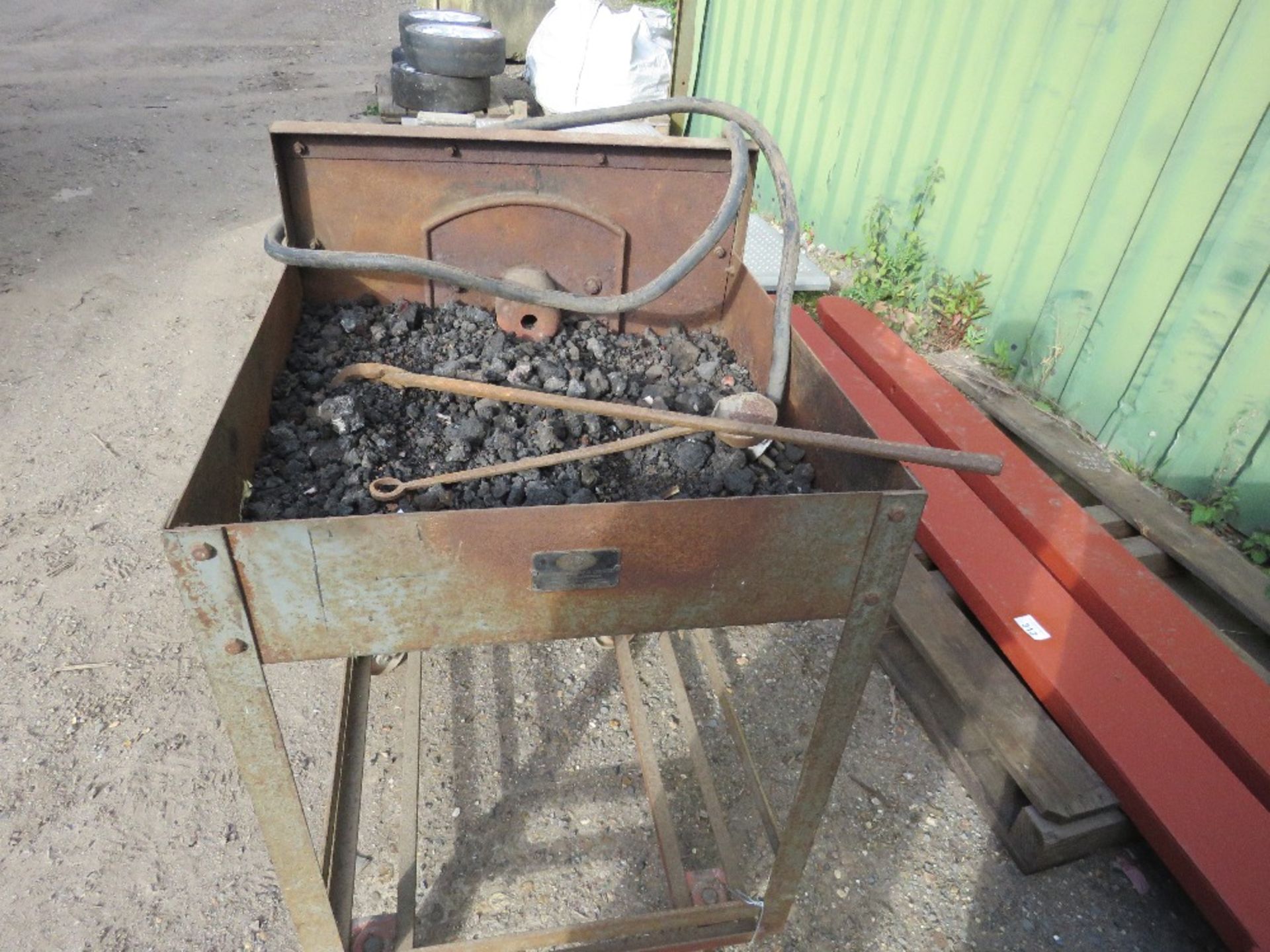 BLACKSMITH'S FORGE, 240VOLT POWERED PLUS TONGS AND LADDLE AS SHOWN.....THIS LOT IS SOLD UNDER THE AU - Image 2 of 4