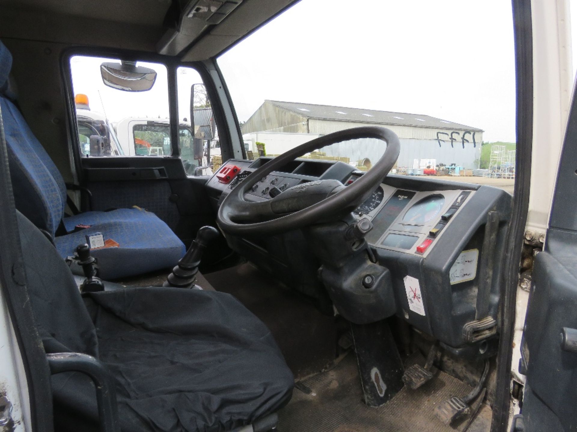 MAN 7.5TONNE DROP SIDE FLAT LORRY REG:WX54 VYD. WITH PALFINGER PEU7001 REAR MOUNTED CRANE. V5 DOCUME - Image 15 of 15