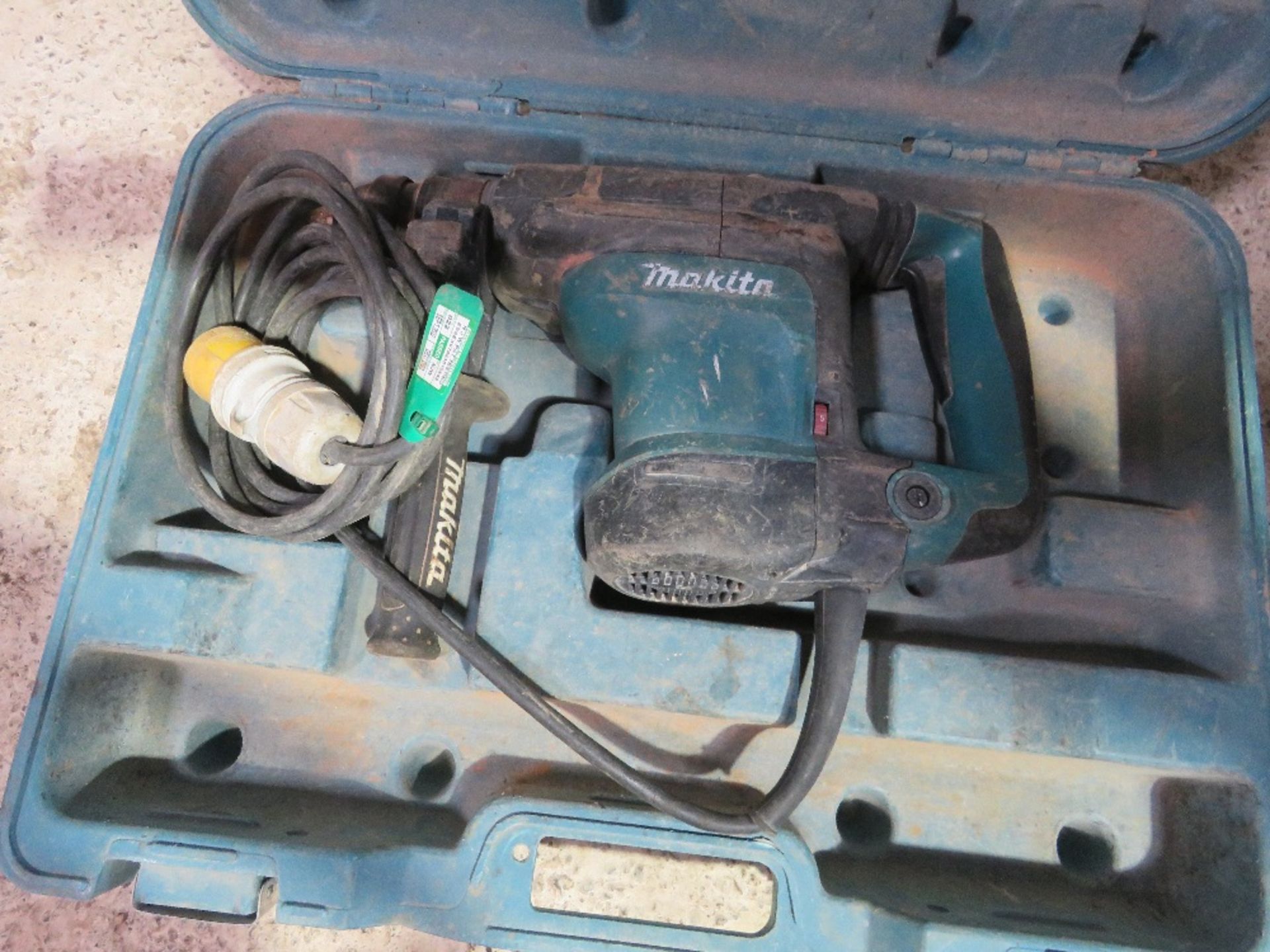 MAKITA 110VOLT BREAKER IN A CASE.