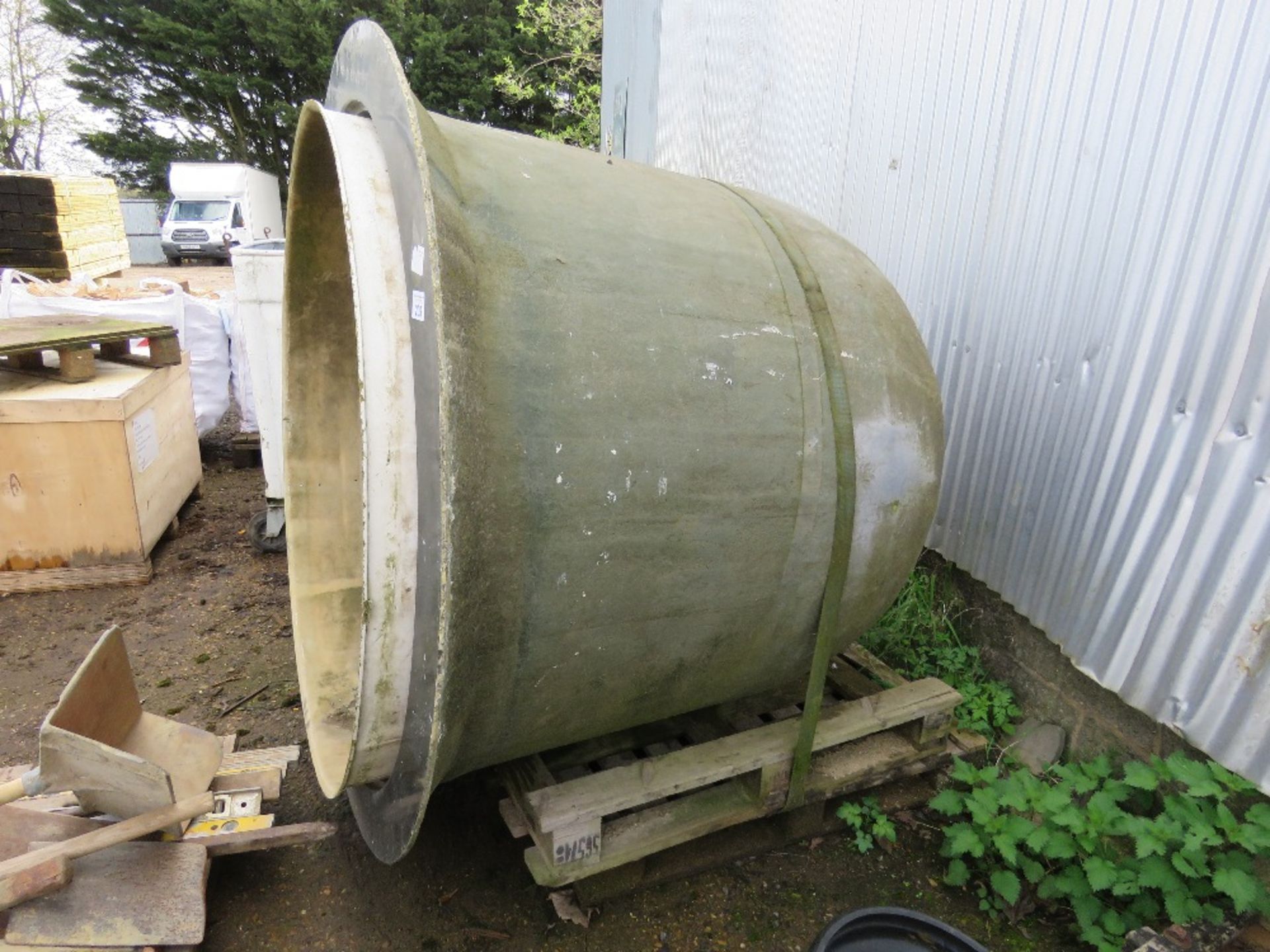 LARGE GRP MOLD ON THE SHAPE OF A BELL. - Image 3 of 4