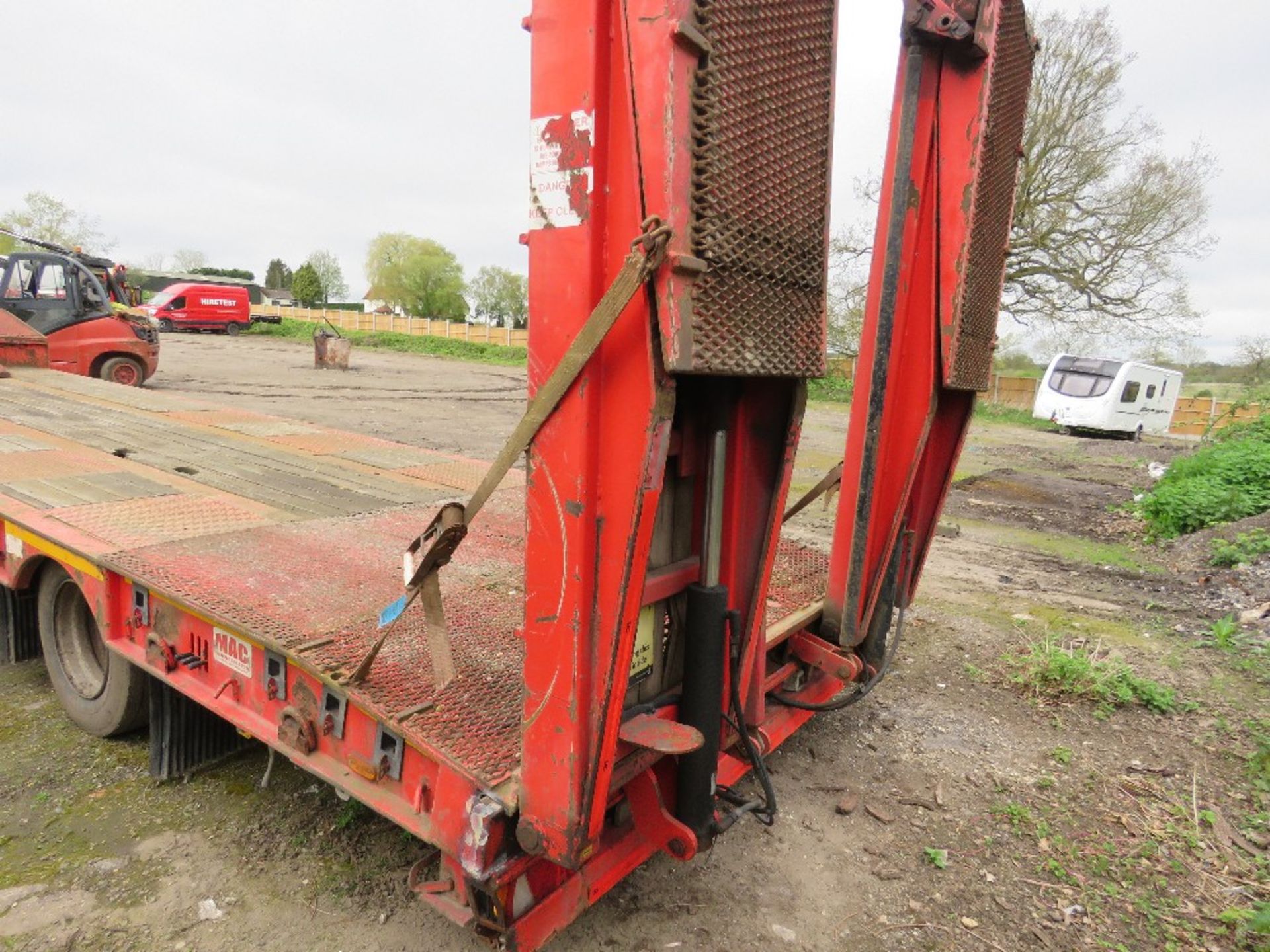MAC S3-44 TRIAXLE LOW LOADER TRAILER WITH WINCH, YEAR 2015. TESTED UNTIL 30TH APRIL 2025. 13.6 OVERA - Image 11 of 15